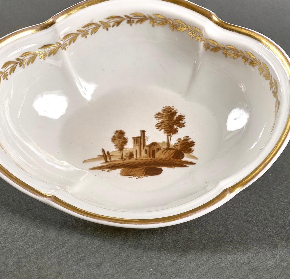 Centre de table Empire 1810 en porcelaine marquée à la main en vente 3