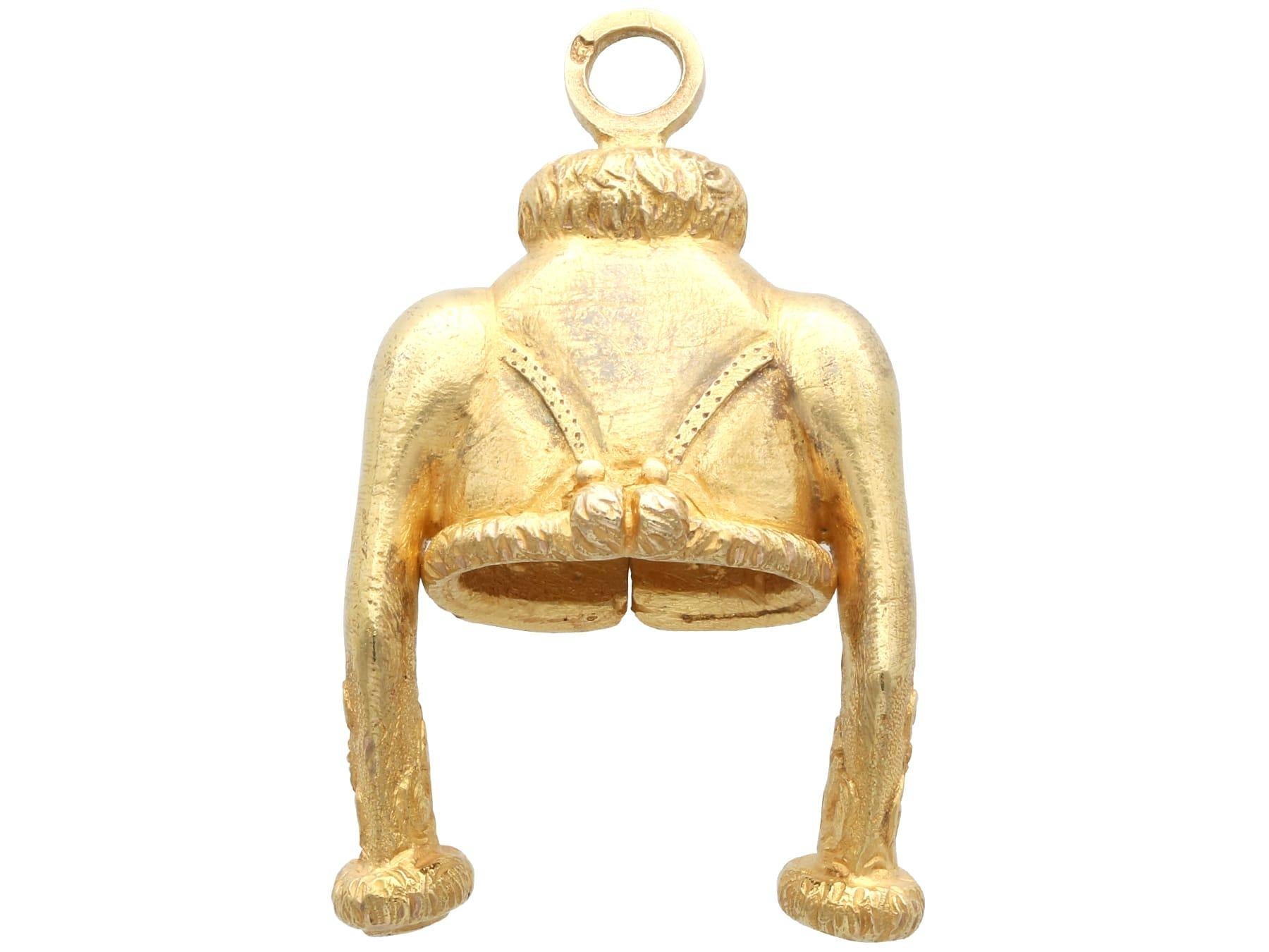 1810s French Yellow Gold Bracelet Charms Napoleonic Hussar For Sale 5