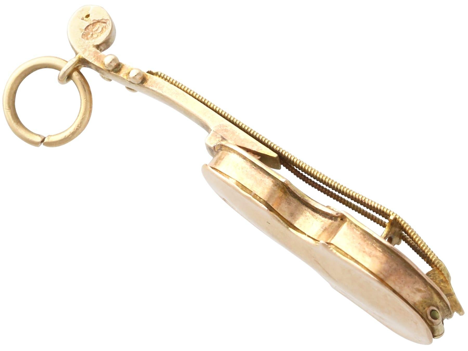 Women's 1810s French Yellow Gold Bracelet Charms Napoleonic Hussar For Sale