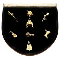 Bracelet breloques Hussar napoléonien français en or jaune des années 1810
