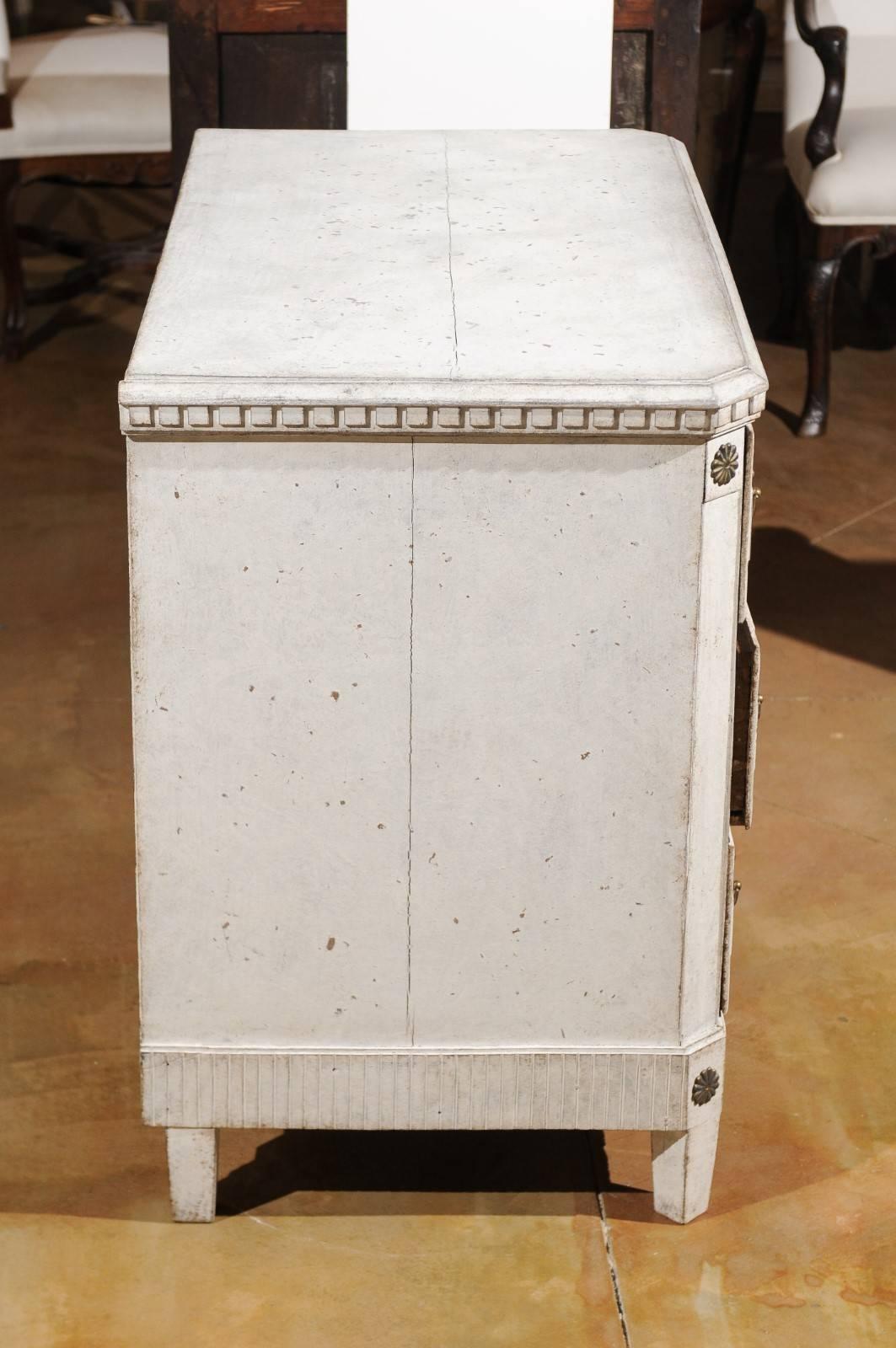 Wood 1810s Swedish Gustavian Period Painted Commode with Dentil Molding and Rosettes
