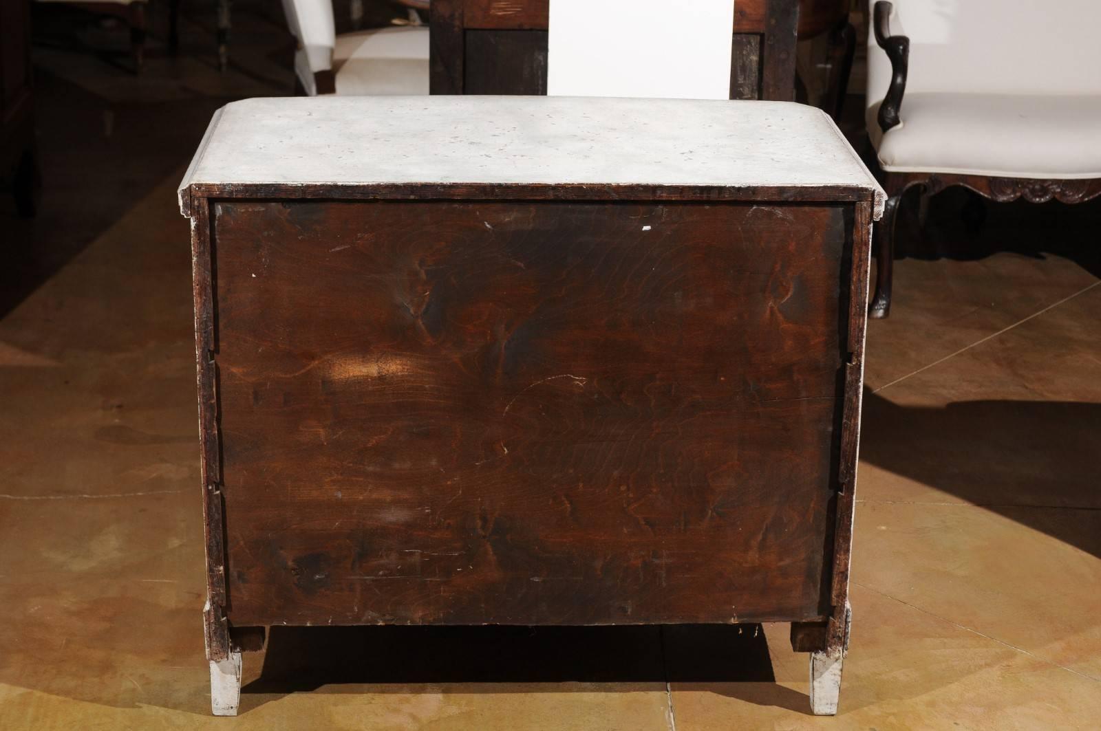 1810s Swedish Gustavian Period Painted Commode with Dentil Molding and Rosettes 1