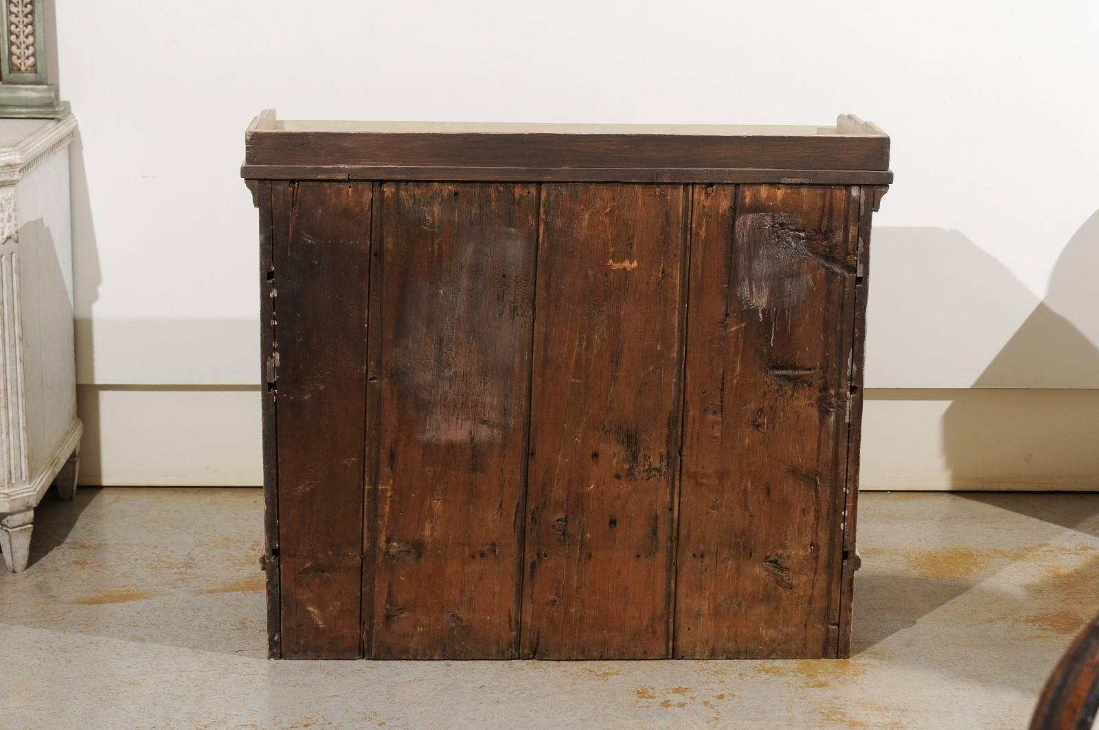 1810s Swedish Period Gustavian Painted Sideboard with Reeded Diamond Motifs 3