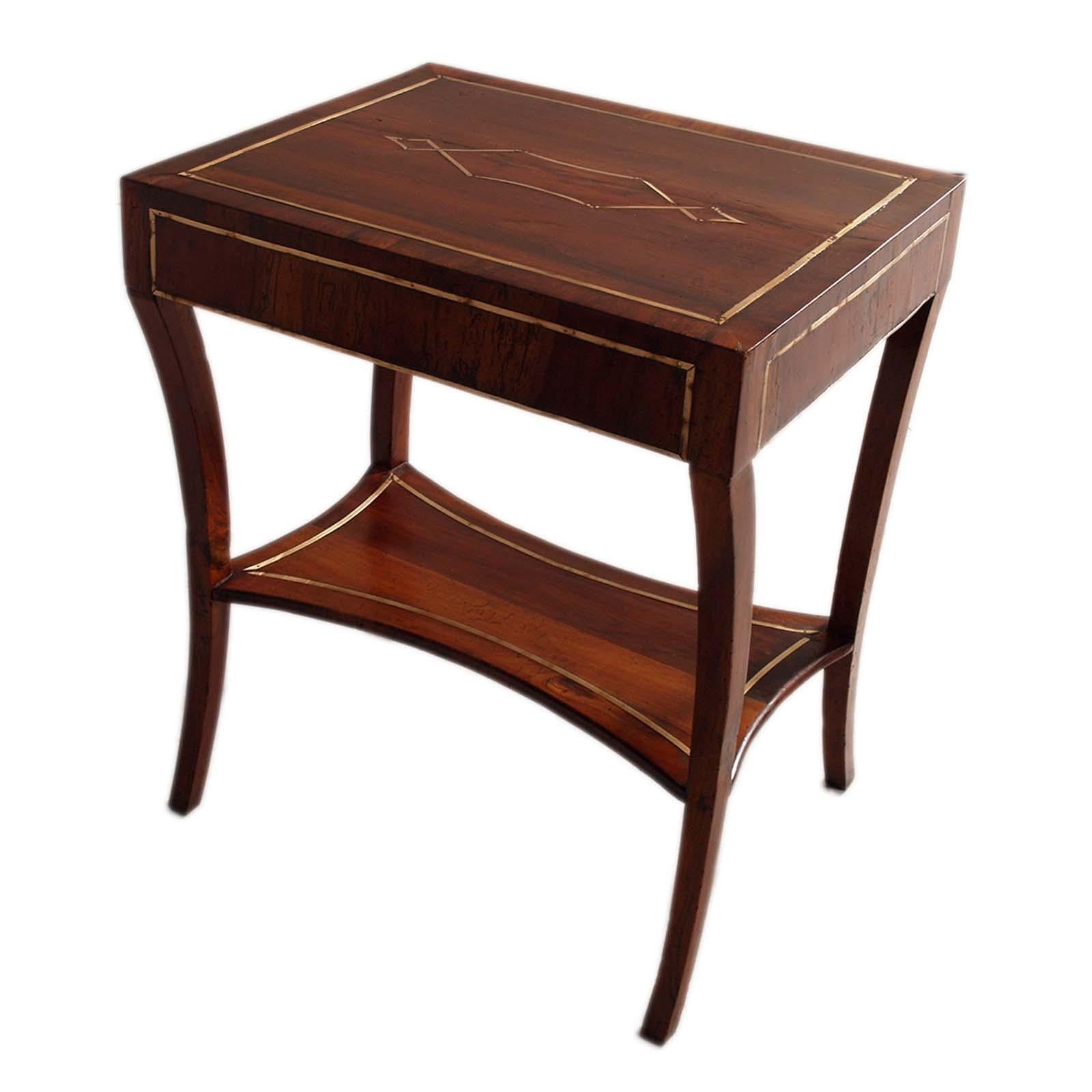 Mesa de trabajo Imperio Veneciano de 1810, nogal , ampliamente decorada con incrustaciones de latón Italiano en venta