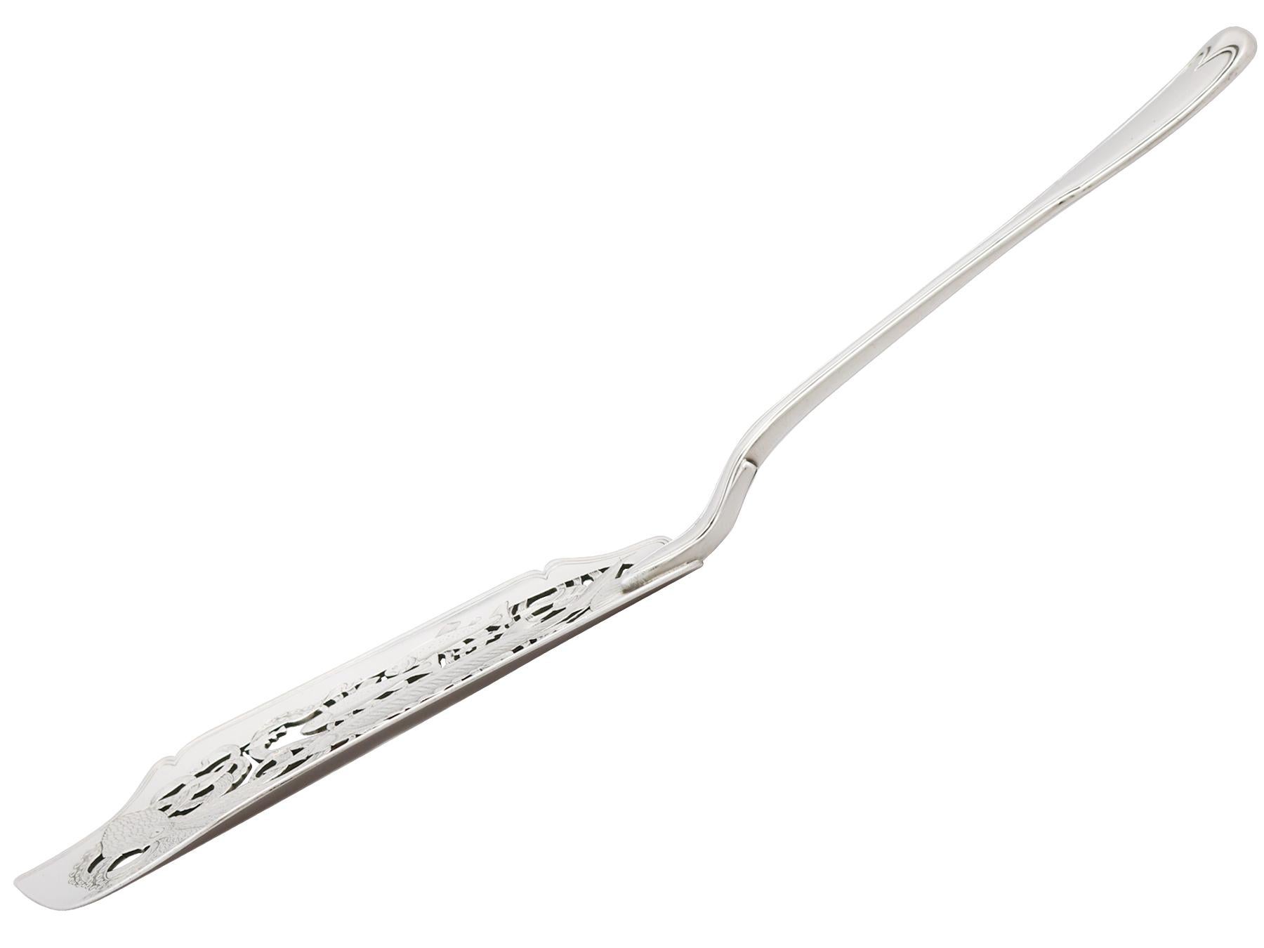 An exceptional, fine and impressive, rare antique Georgian English sterling silver fish slice / server made by Paul Storr, an addition to our silver flatware collection.

This magnificent antique George III sterling silver fish slice by Paul