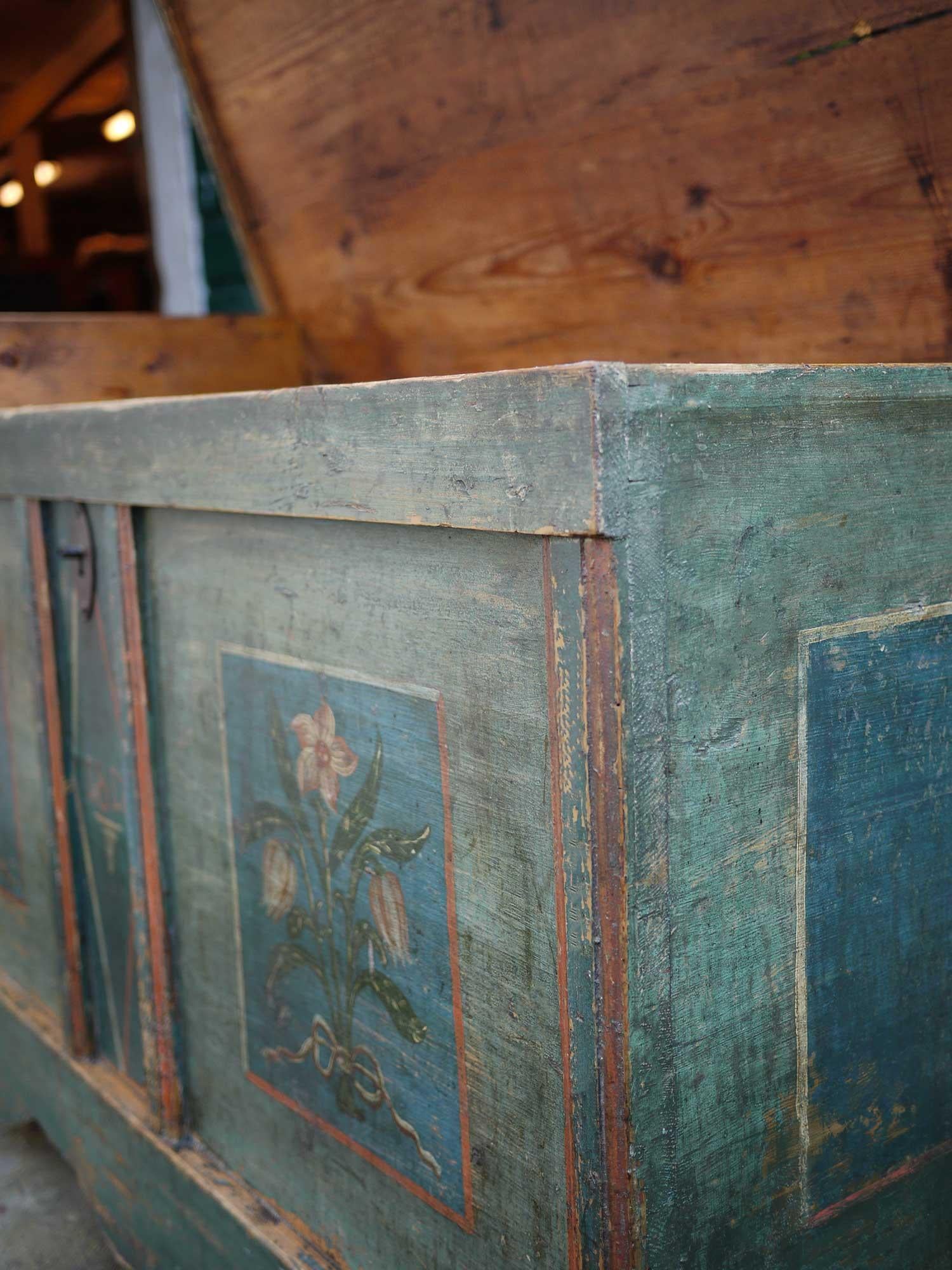1812 Blu and Green Floral Blanket Chest, North Italy 1