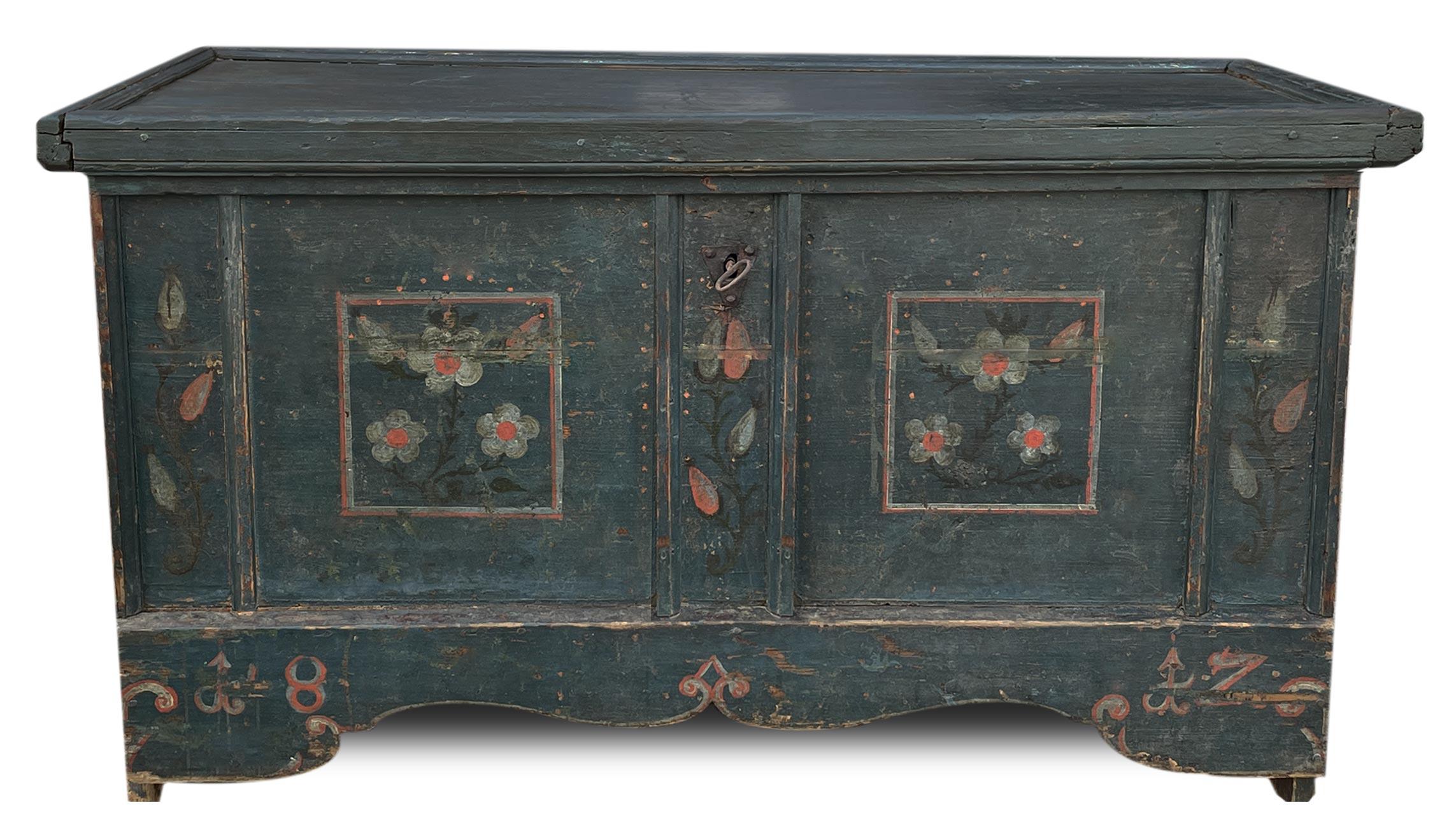 1812 Blue Floral Panted Blanket Chest In Good Condition In Vo', Veneto