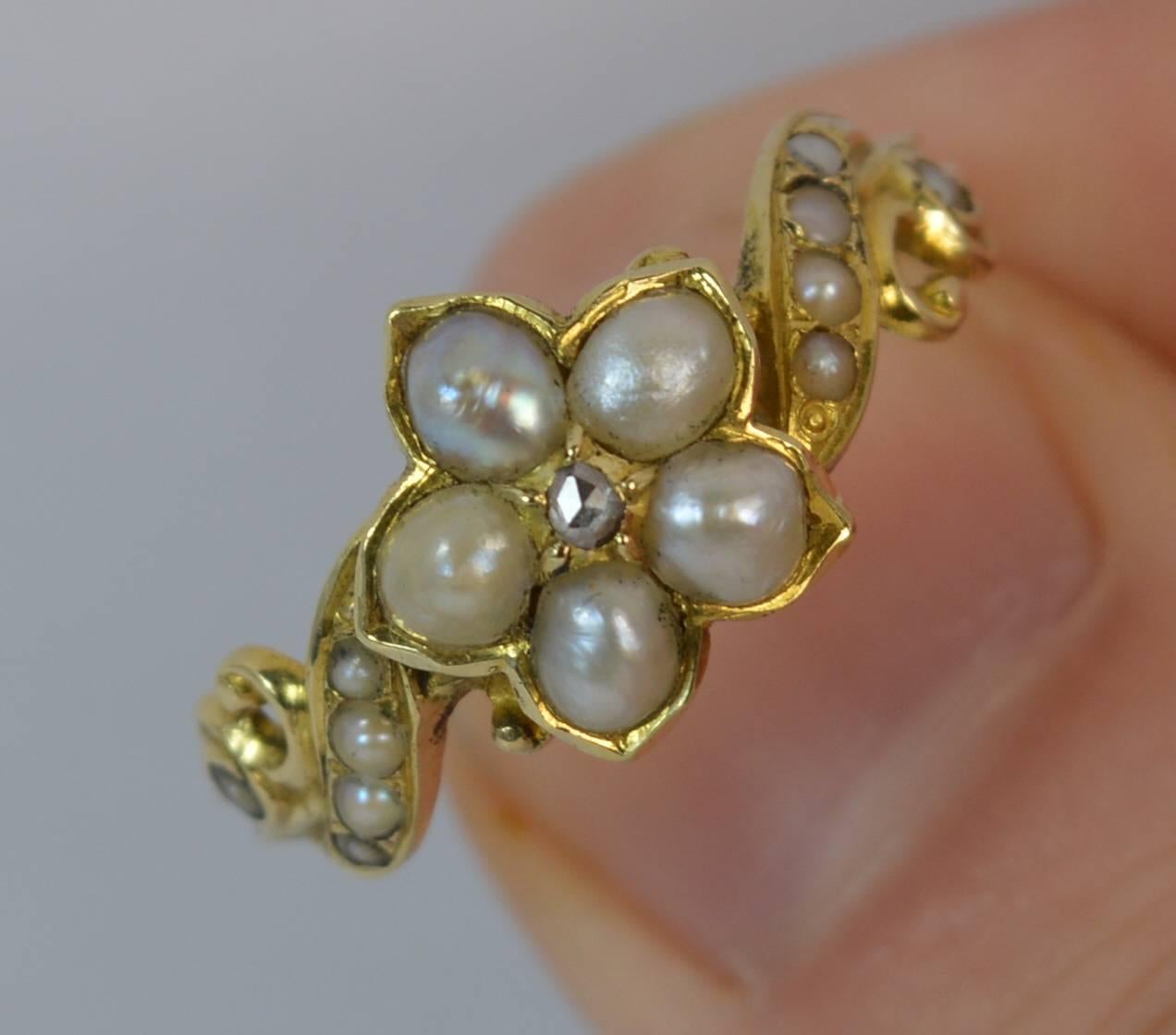 1812 Georgian 18 Carat Gold Pearl and Diamond Daisy Cluster Mourning Ring In Good Condition In St Helens, GB