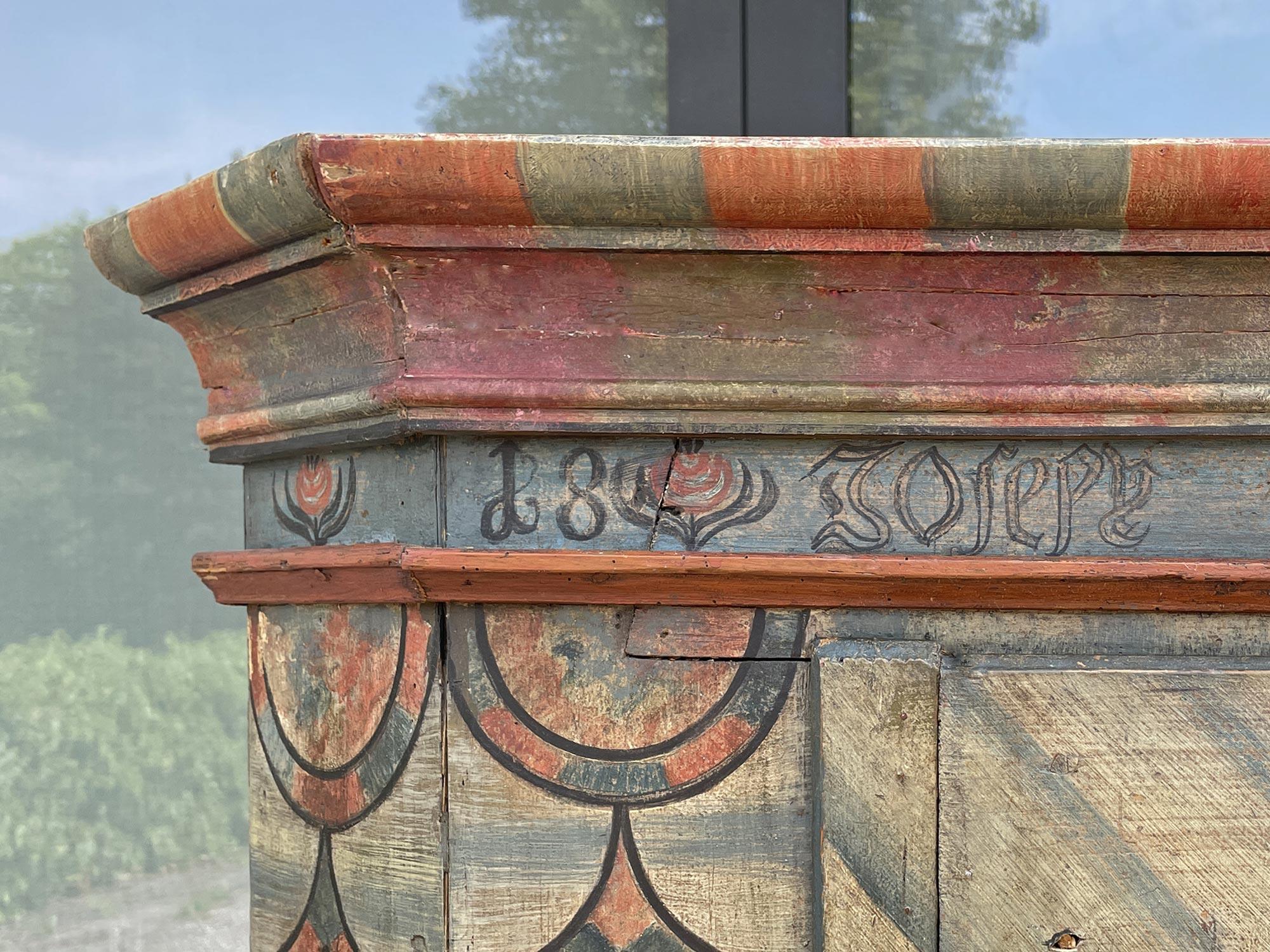 Armoire alpine peinte en 1812 Light en vente 3