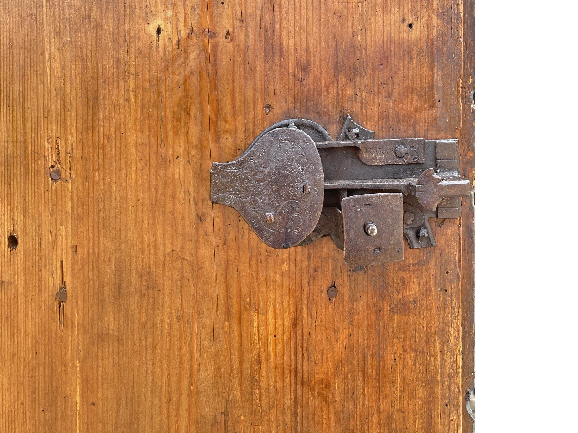 Armoire alpine peinte en 1812 Light en vente 7