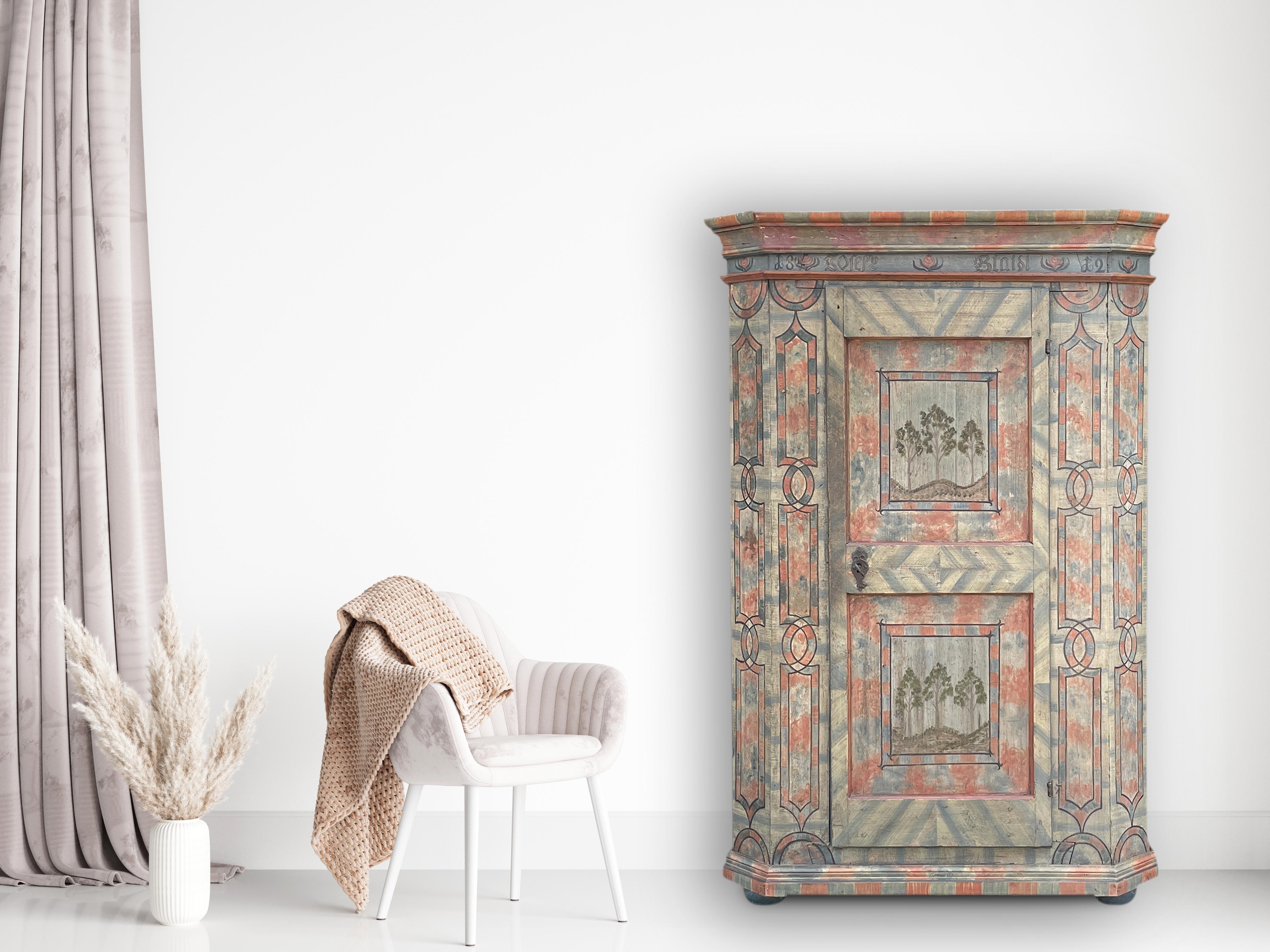 Armoire alpine peinte en 1812 Light en vente 9