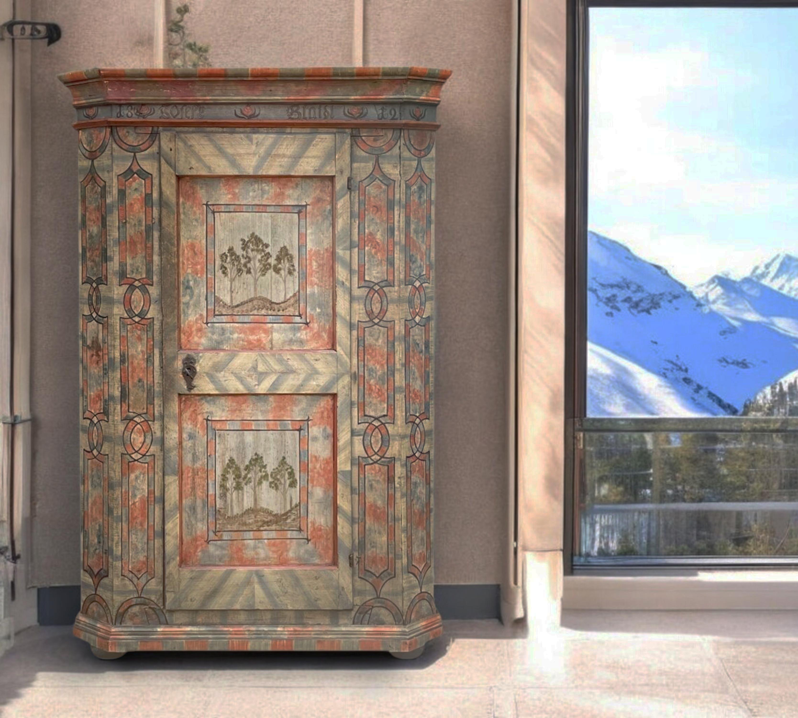 Sapin Armoire alpine peinte en 1812 Light en vente