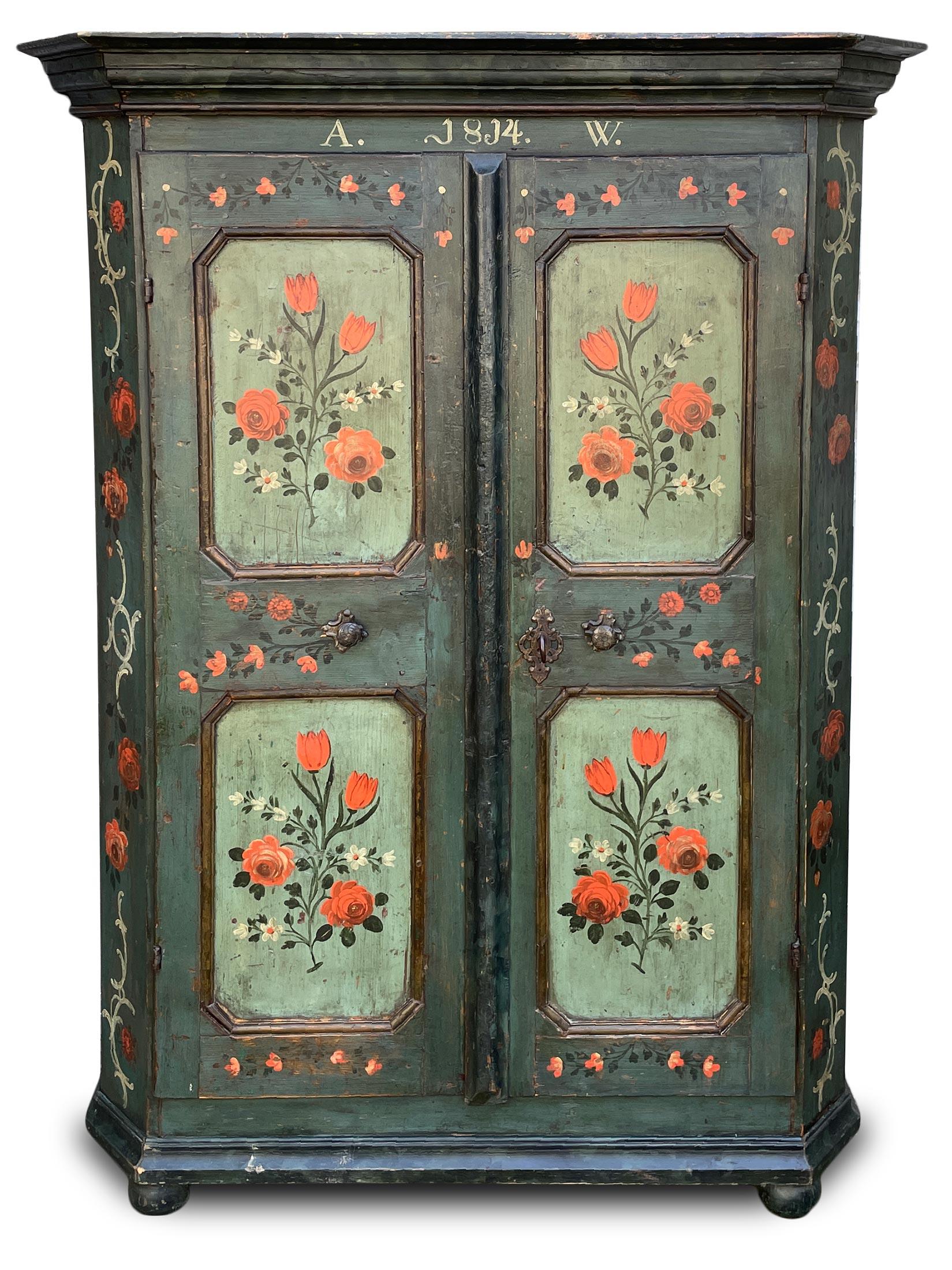 Green Painted Wardrobe dated 1814

Measures: H. 160 – L. 104 (120 on the frames) – P. 40 (48 on the frames)

Tyrolean painted wardrobe with two doors, entirely painted in dark green. On the doors, two large sage-colored panels contain bouquets