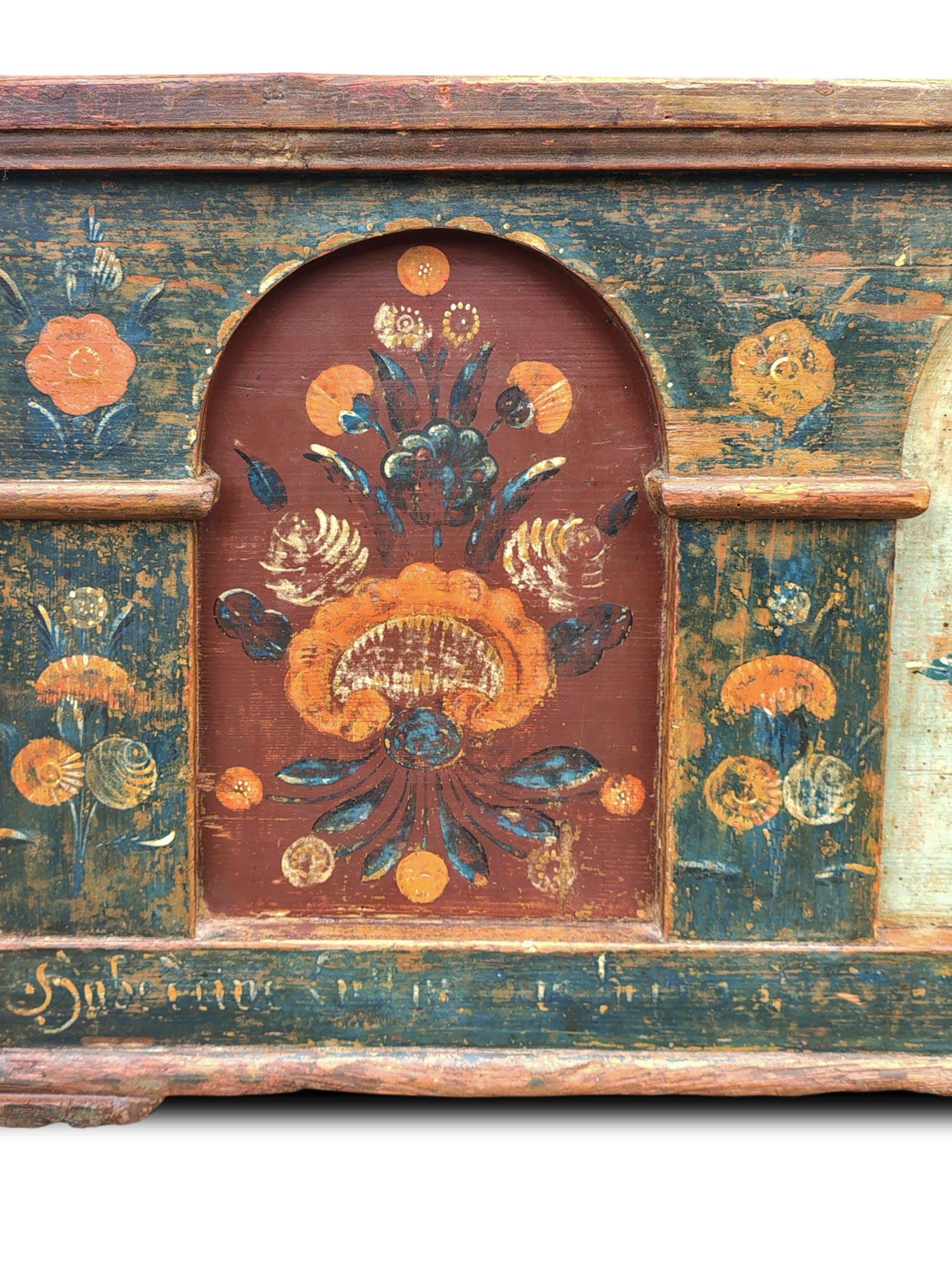 1814 red and blue Blanket Chest Floral Painted For Sale 5