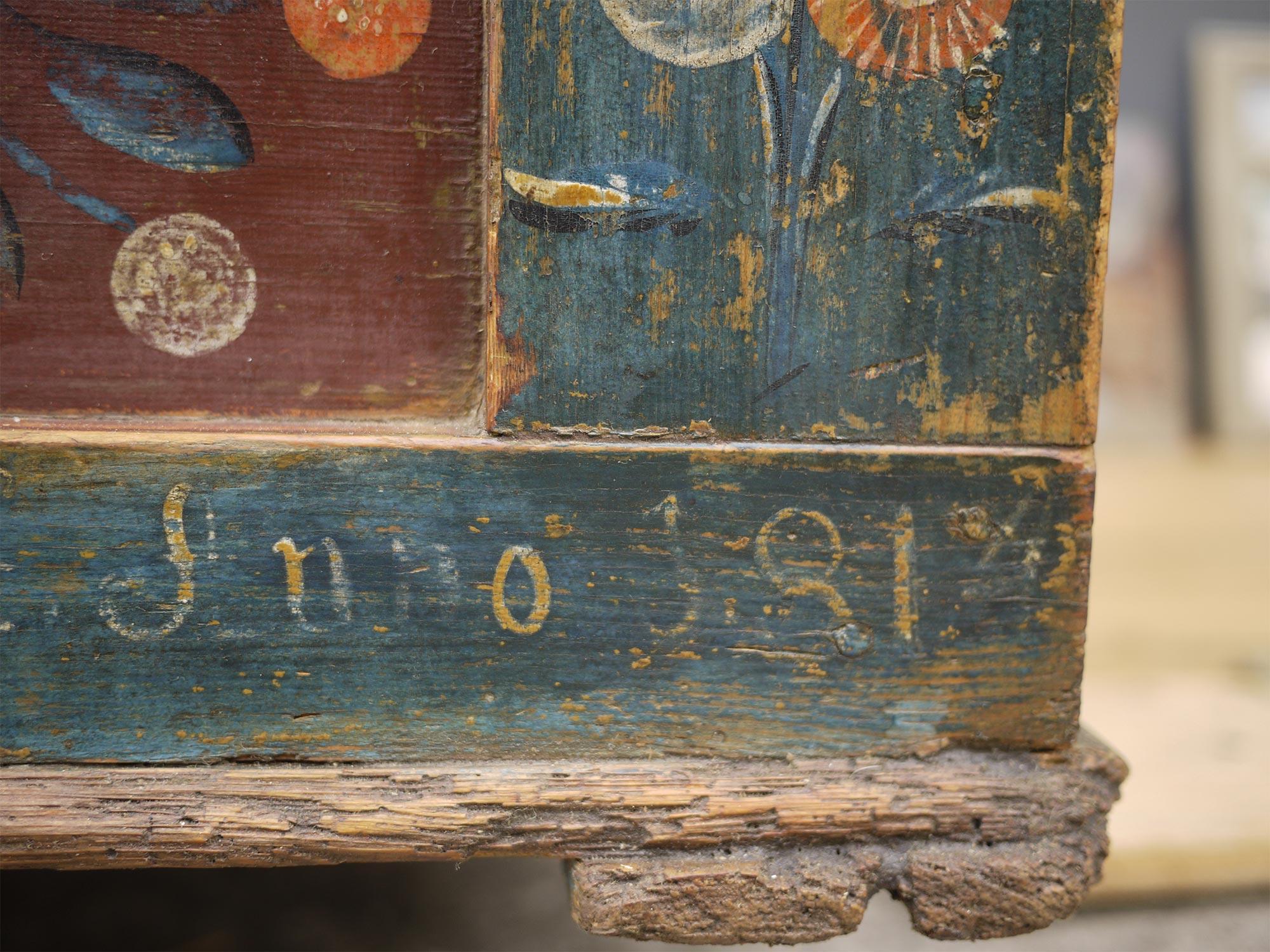 1814 red and blue Blanket Chest Floral Painted For Sale 8