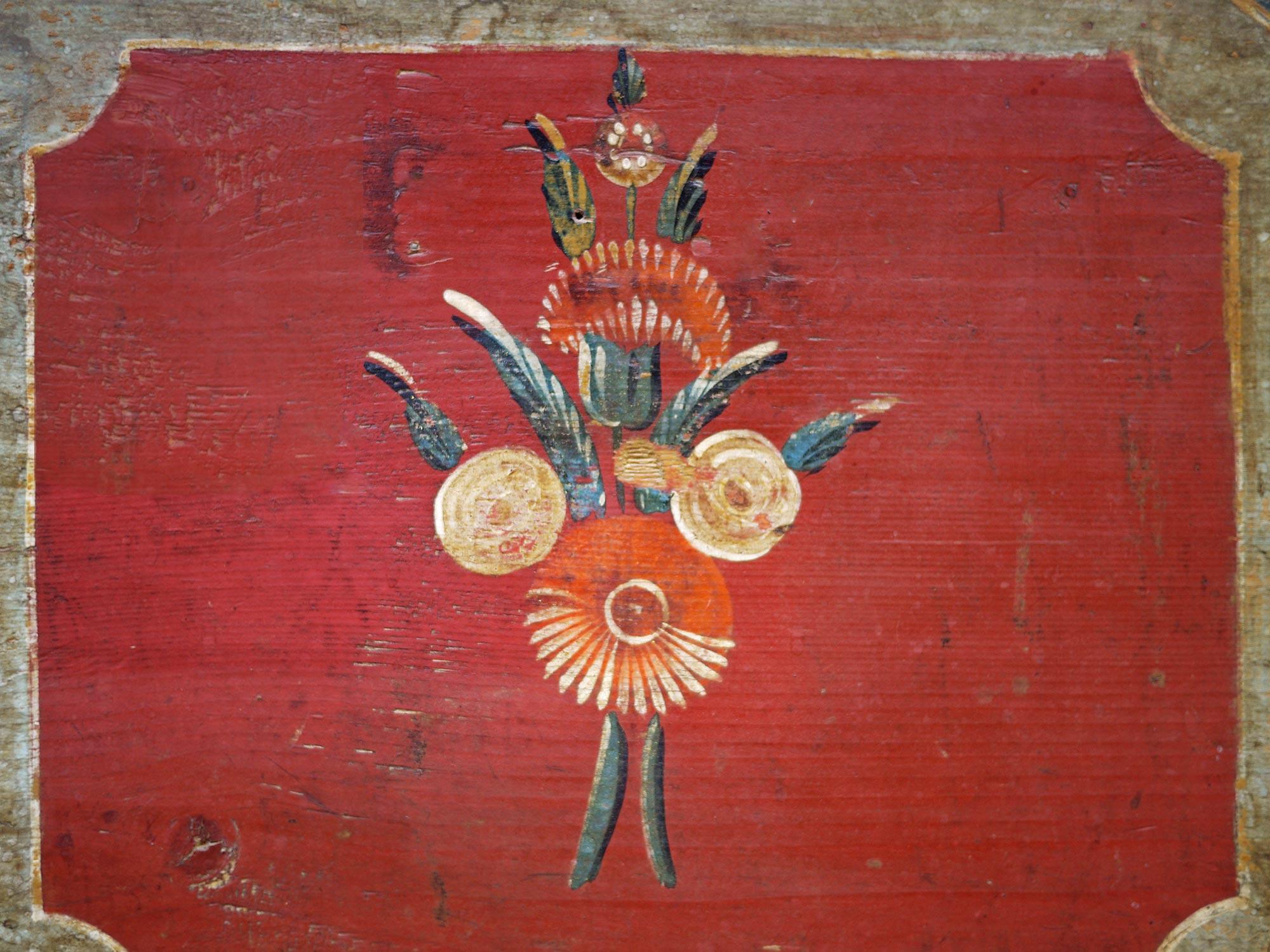 1814 red and blue Blanket Chest Floral Painted For Sale 11