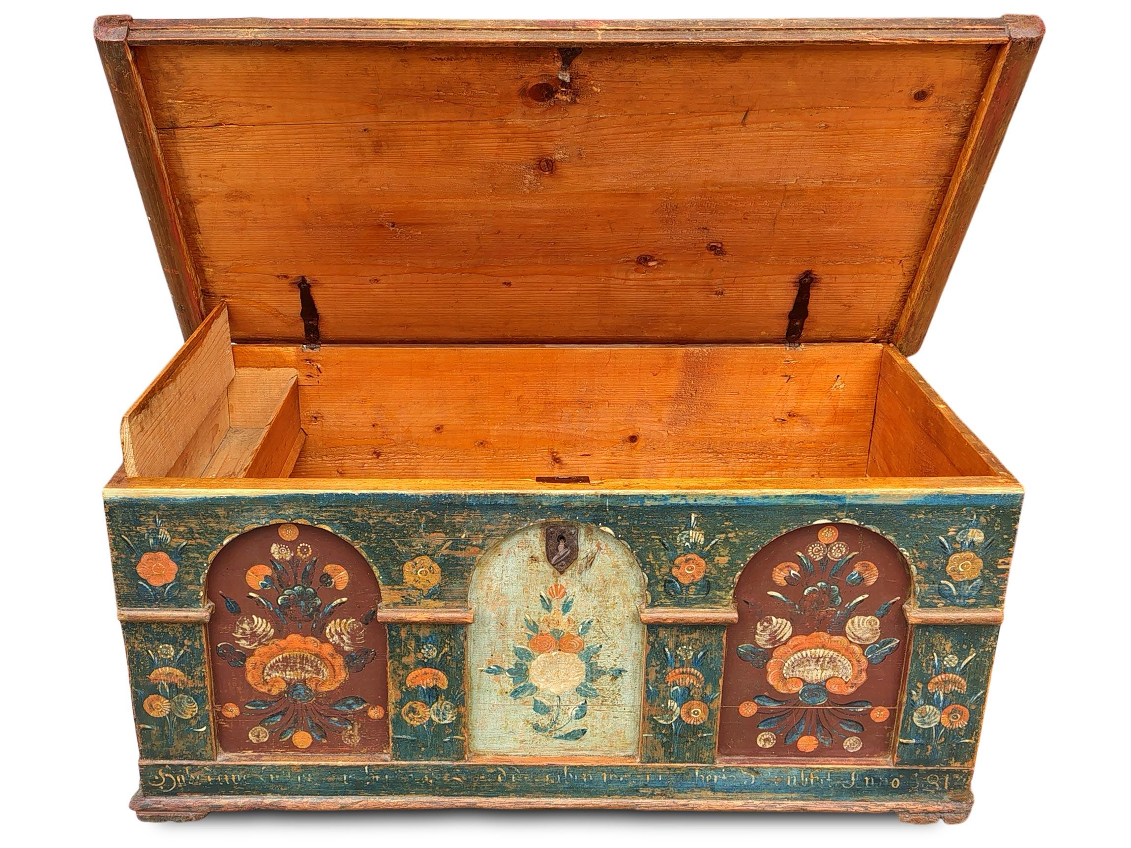 Italian 1814 red and blue Blanket Chest Floral Painted For Sale