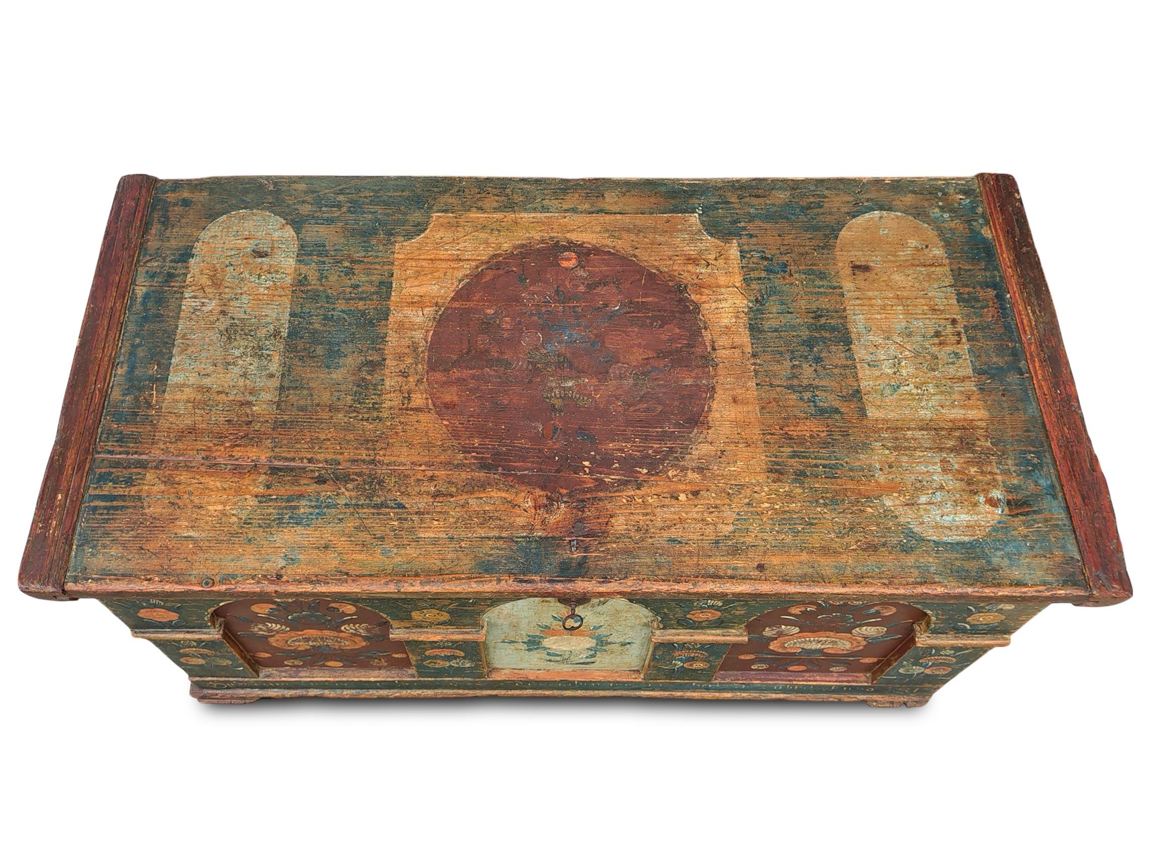 Hand-Painted 1814 red and blue Blanket Chest Floral Painted For Sale
