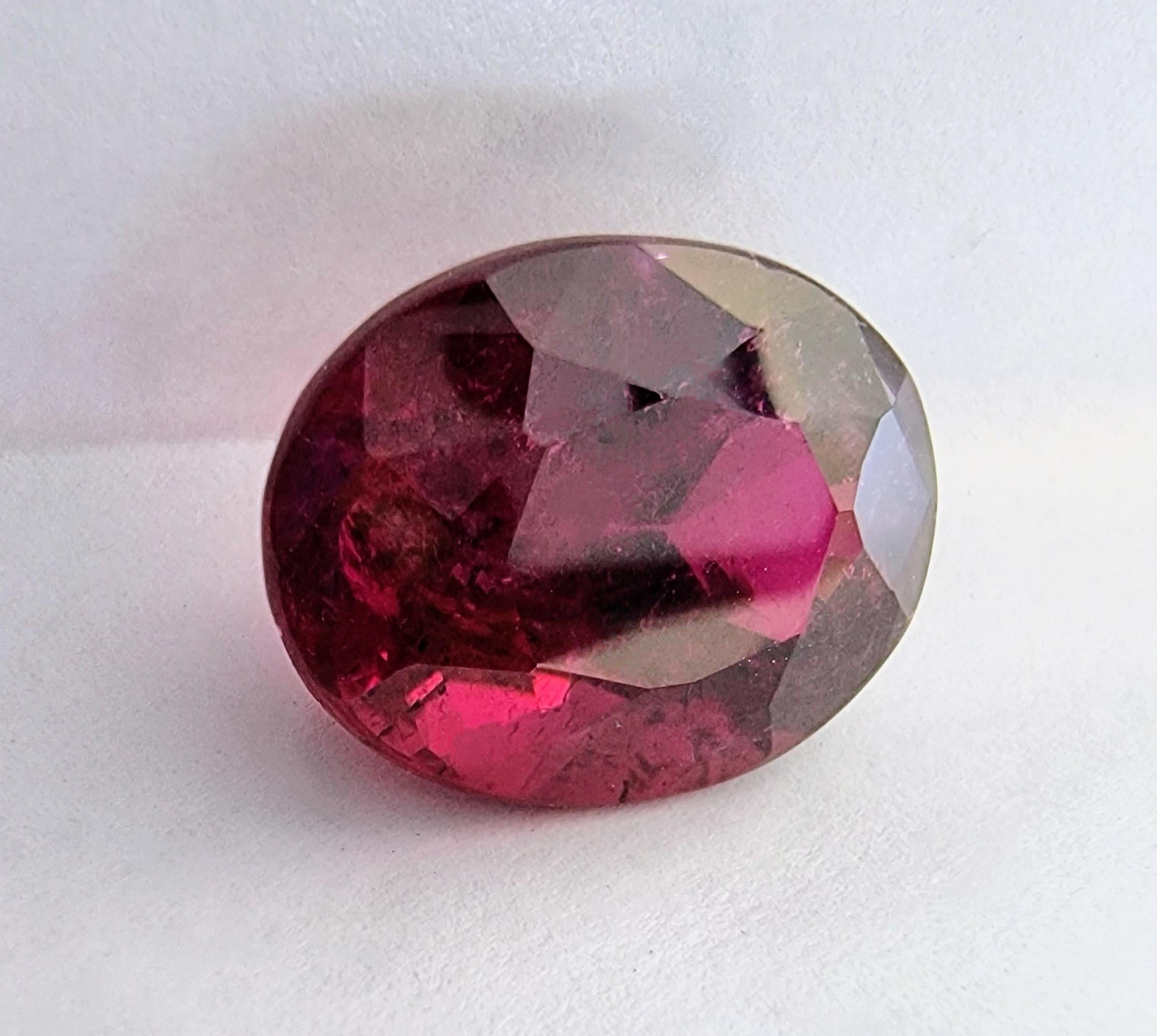 18,14ct Gemma ovale di colore rosso intenso Rubellite in vendita 6