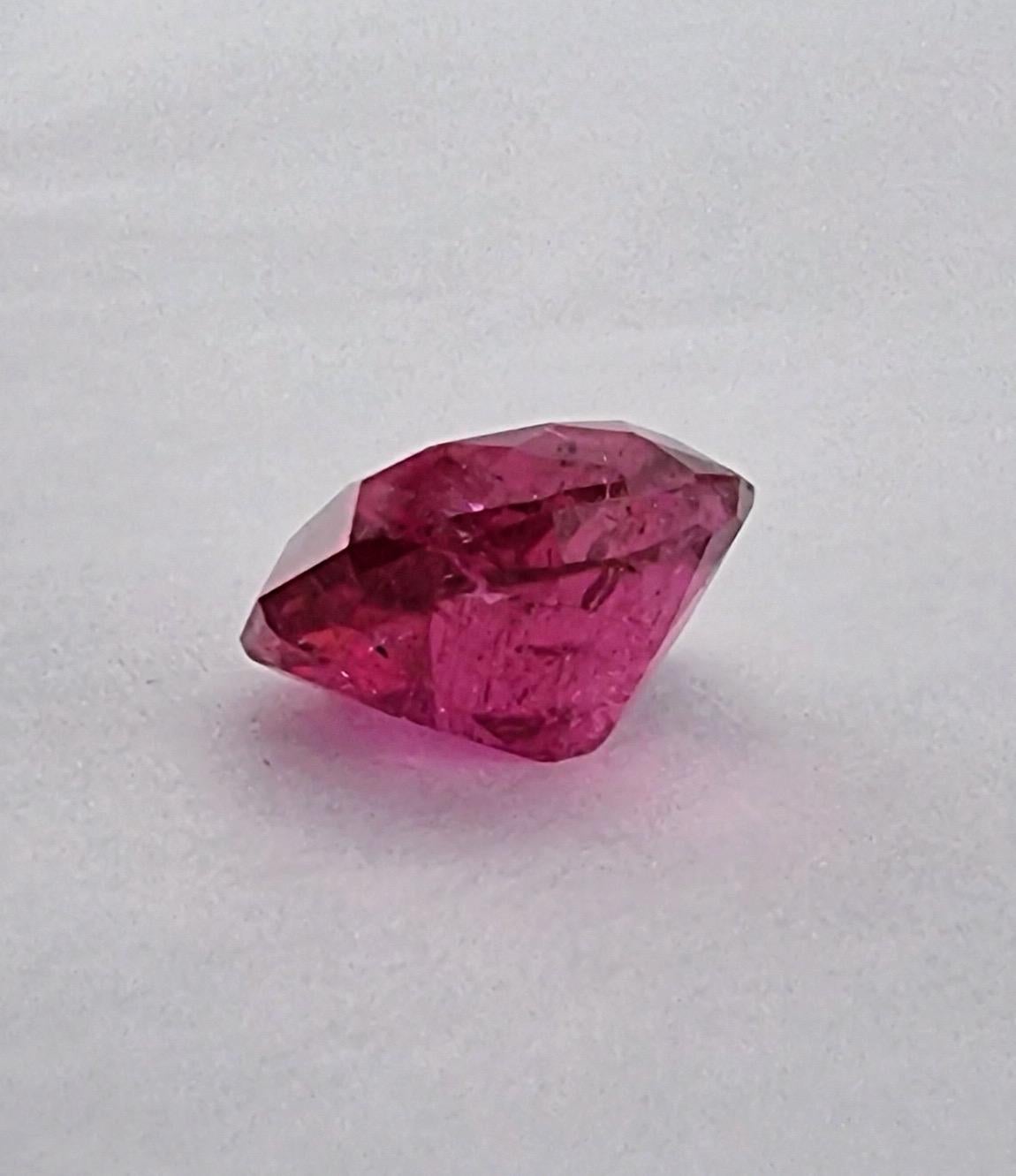18,14ct Gemma ovale di colore rosso intenso Rubellite in vendita 7