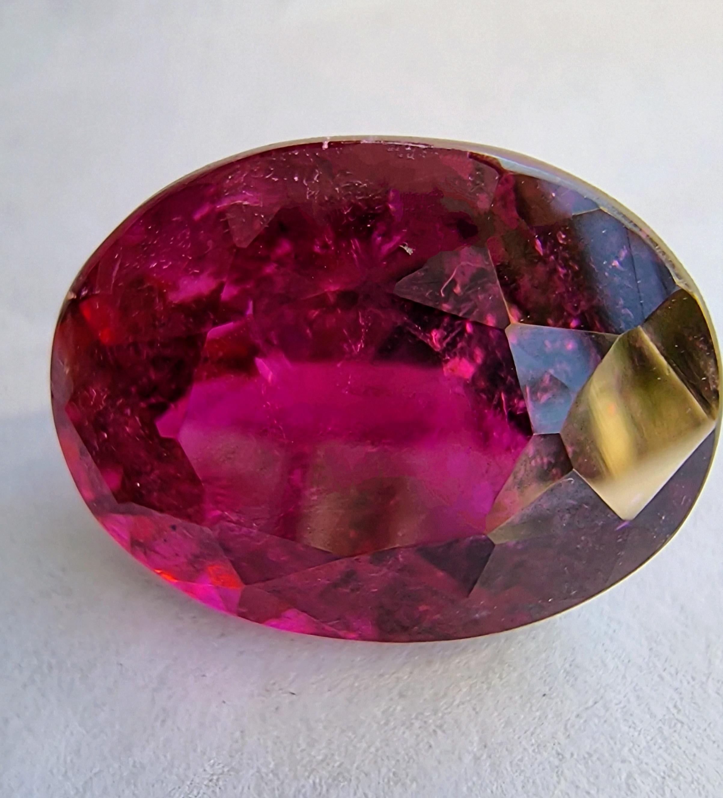 18,14ct Gemma ovale di colore rosso intenso Rubellite in vendita 2