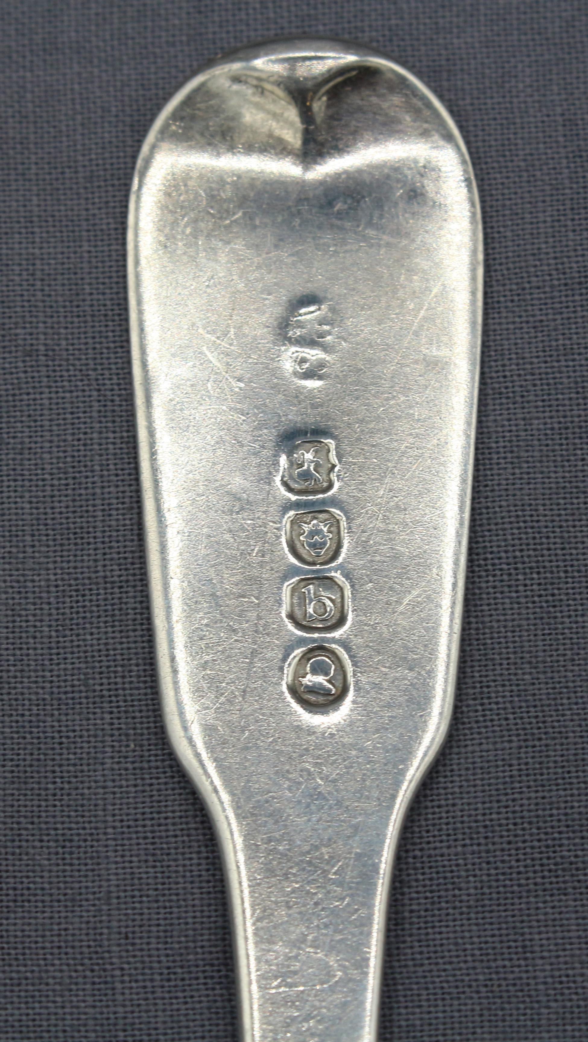 Georgiano Set di 6 cucchiai da dessert in argento sterling georgiano associati del 1815, 1817 e 1820 in vendita