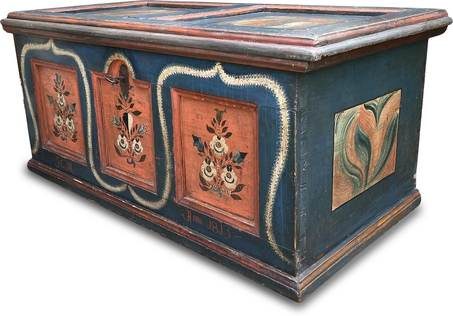 Blue Tyrolean chest dated 1815

H.63 - W.130 - D.67
Fir chest entirely painted in an intense blue color, in excellent condition.
On the front there are three framed panels, antique pink, containing floral motifs. At the bottom, the initials of the