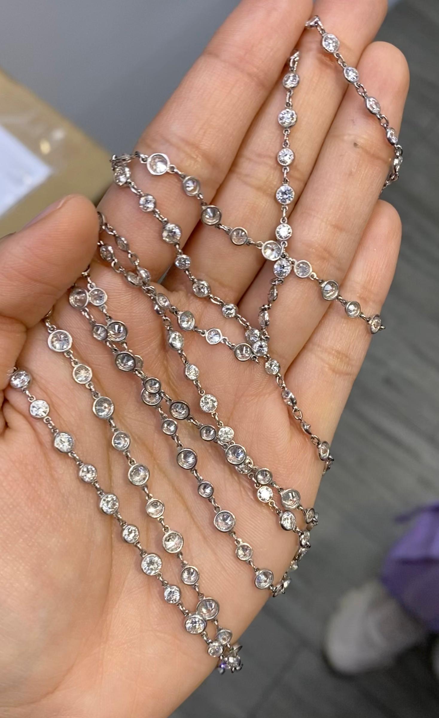 Questa collana con catena di diamanti, scintillante e indossabile, è realizzata a mano in platino massiccio.

Pesa 21,1 grammi e misura 41 pollici di lunghezza. Con circa 149 diamanti di alta qualità a taglio rotondo, incastonati a lunetta, per un