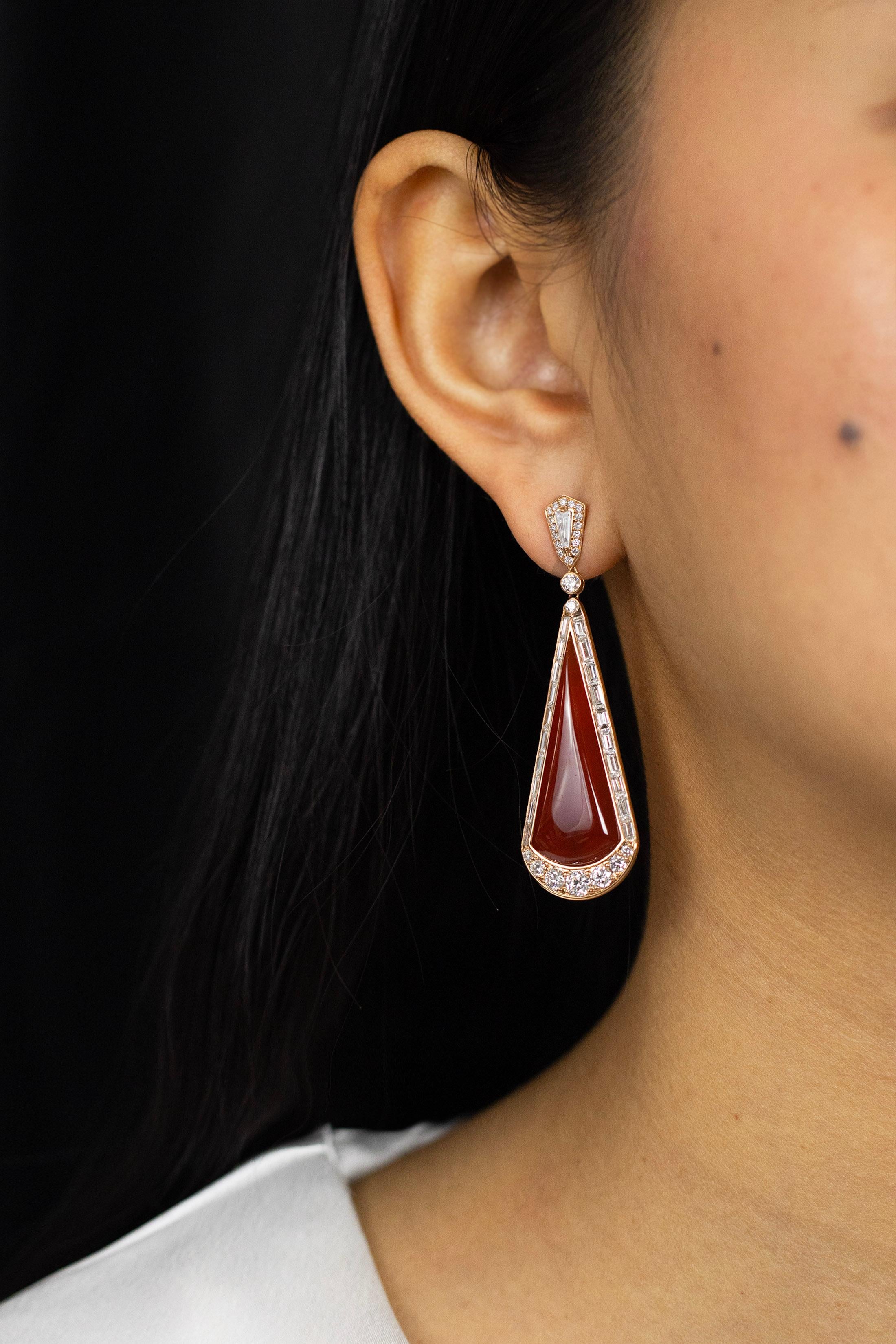 18.15 Carats Total Trapezoid Cut Agate Stone & Mixed Cut Diamond Dangle Earrings In New Condition For Sale In New York, NY