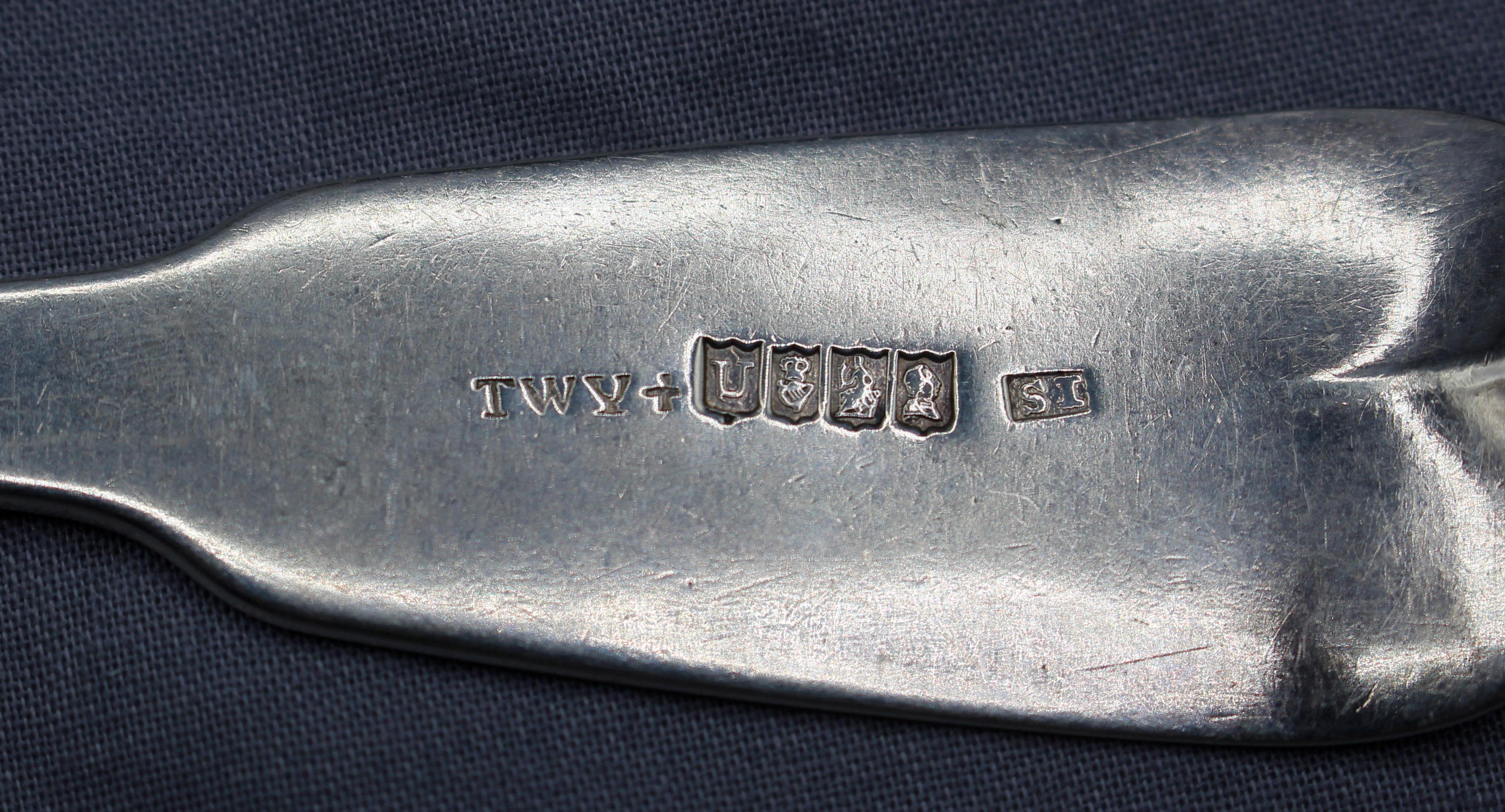 Georgiano 1816 Set di 4 cucchiai da portata irlandesi in argento Sterling di James Scott in vendita