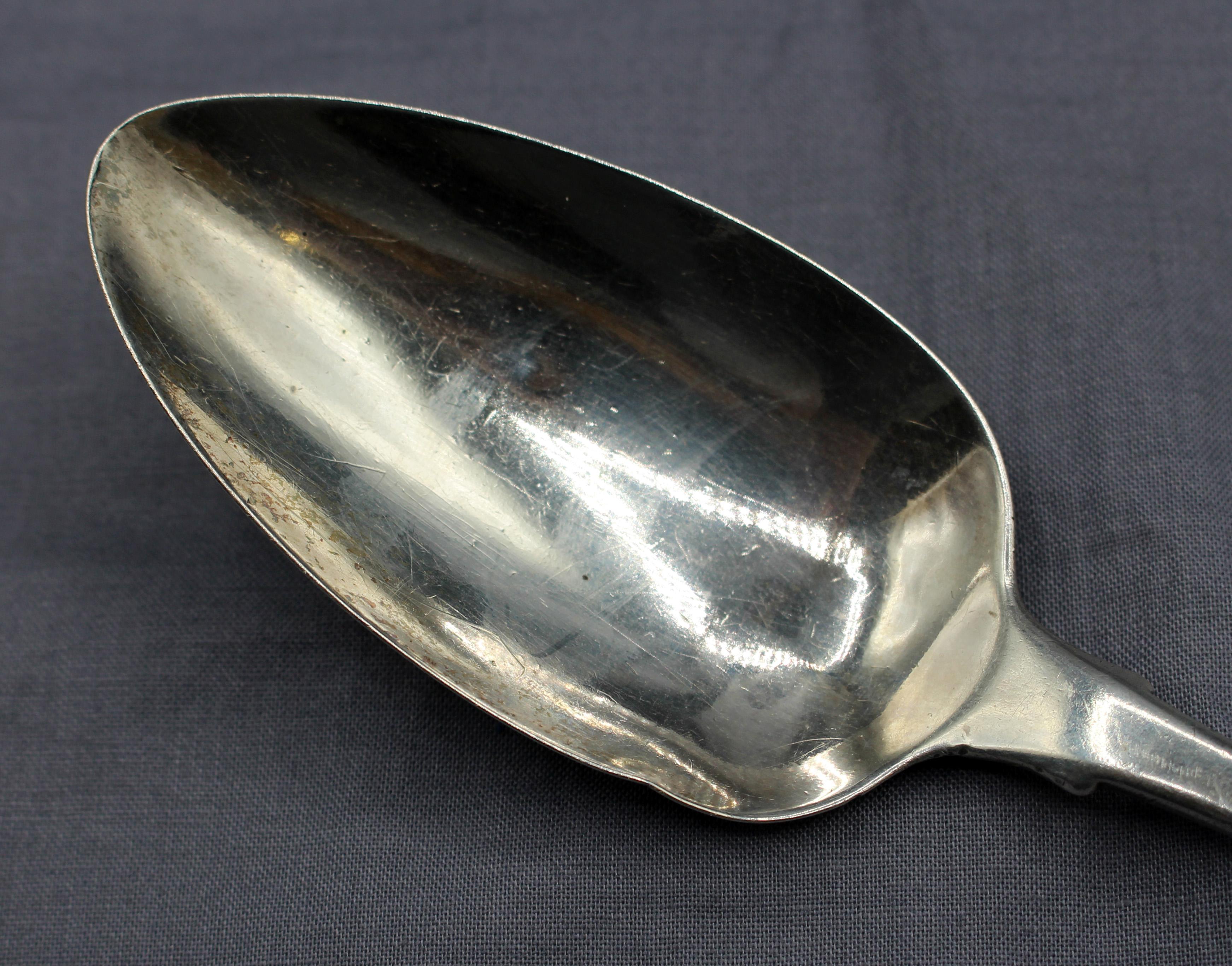 1816 Set di 4 cucchiai da portata irlandesi in argento Sterling di James Scott In condizioni buone in vendita a Chapel Hill, NC