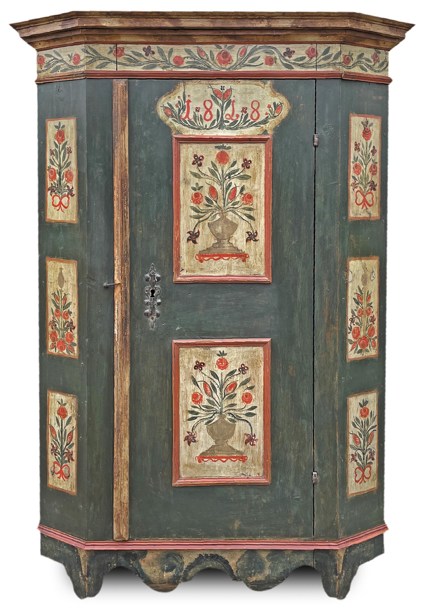 Tyrolean wardrobe dated 1818

H. 178 cm – L. 116 cm (132cm at the frames) – P. 43 cm (50 at the frames)

Beautiful one-door Tyrolean wardrobe, in fir wood, entirely painted in petrol green colour, with brick red frames that create a pleasant
