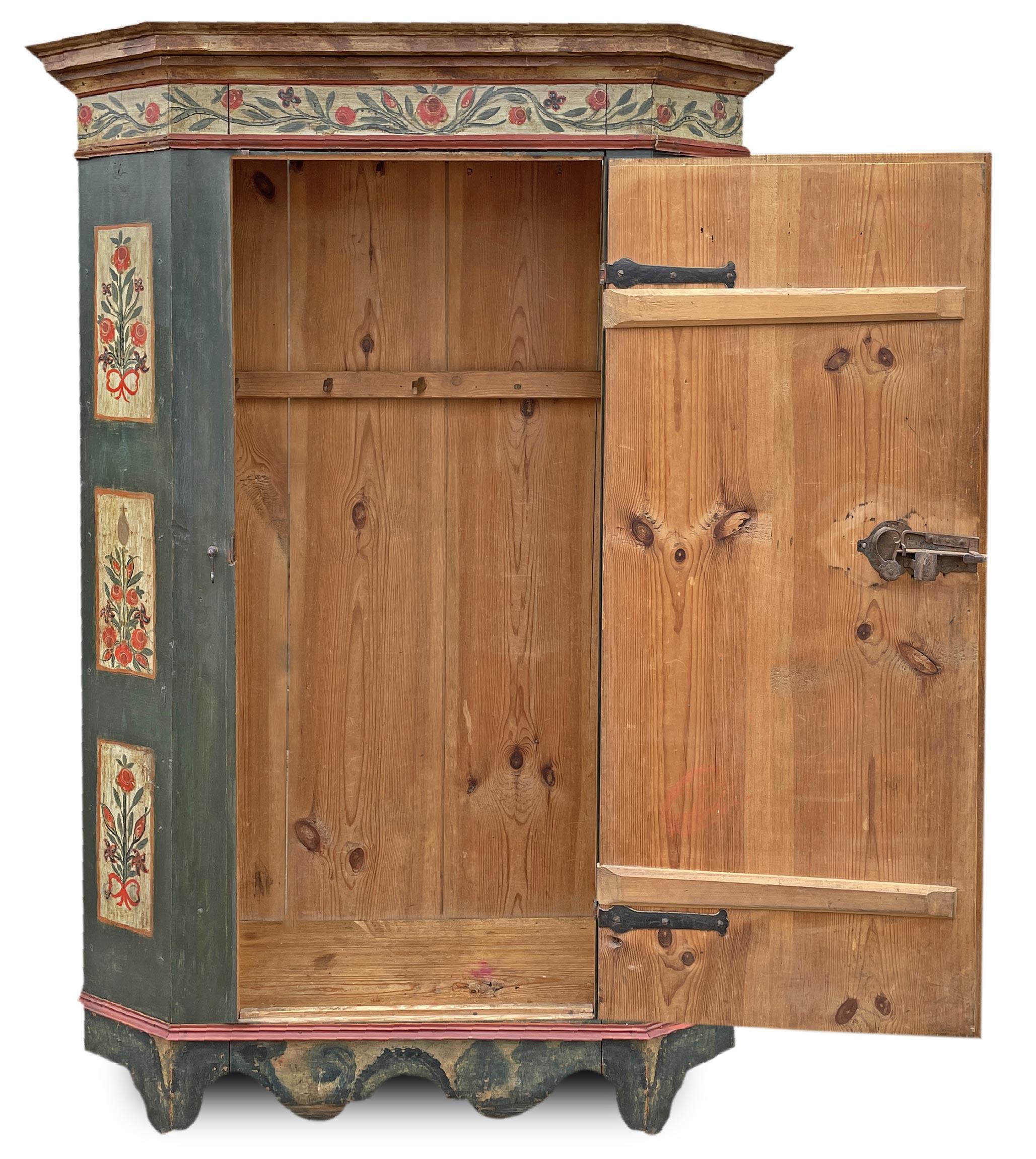 1818 Floral Painted Wardrobe In Good Condition In Albignasego, IT