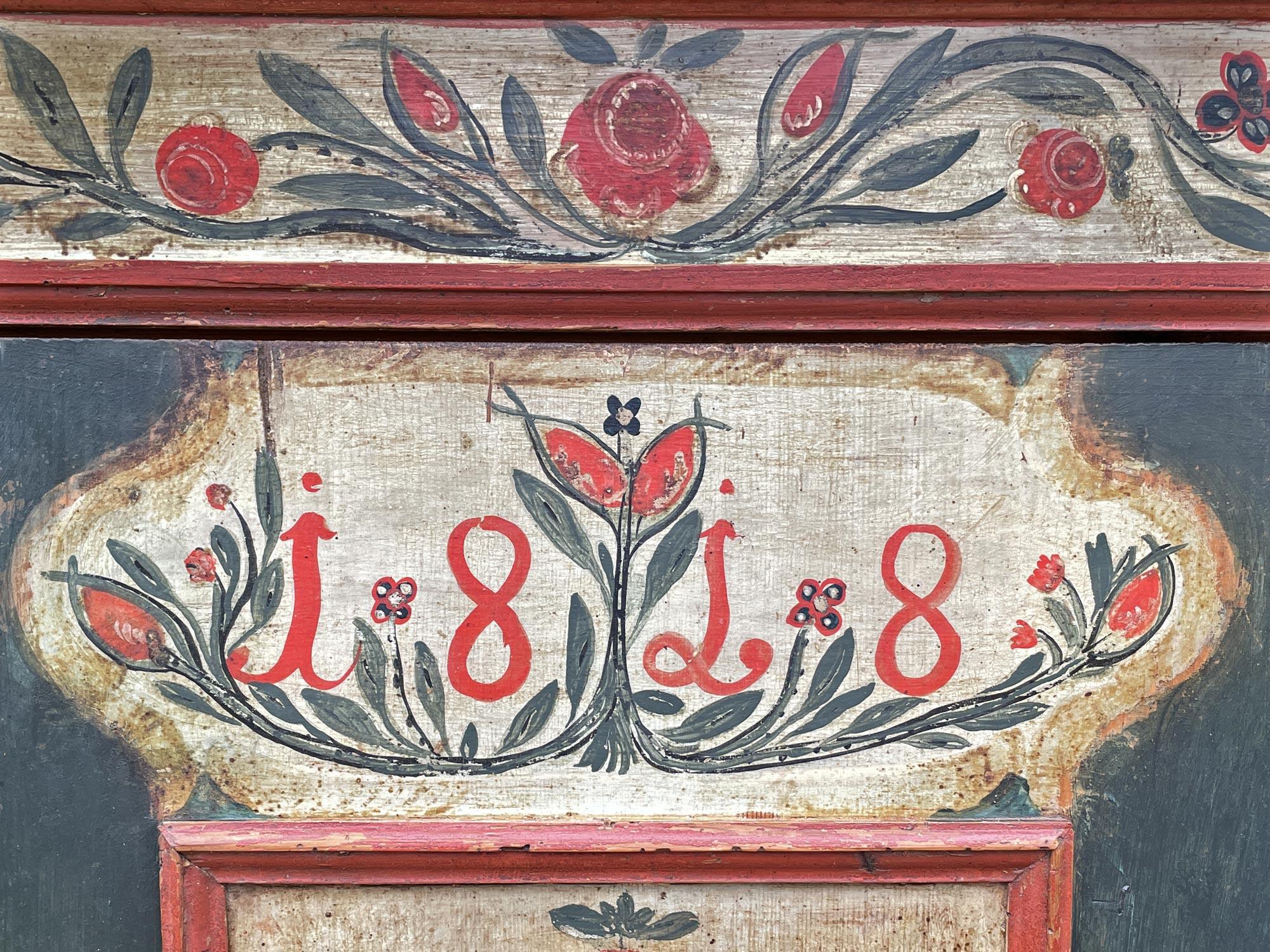 Sapin Armoire peinte à motifs floraux de 1818