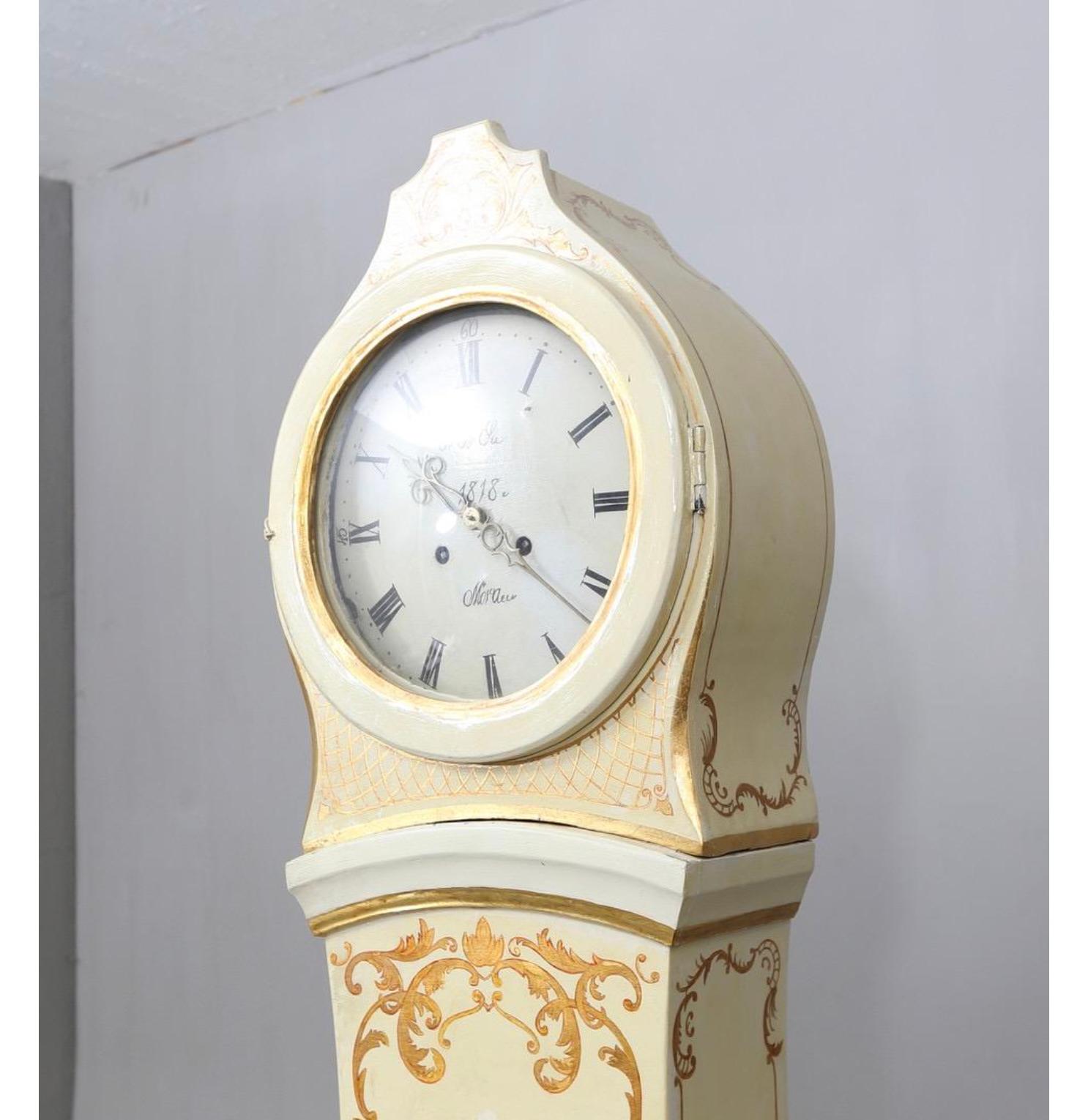 Suédois 1818 Swedish Mora Clocks Off-White Bronze Early 1800s Antique Hand Painted A en vente
