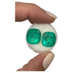 Coppia di grandi smeraldi colombiani verdi da 18,18tcw - 14x13 tagli a cuscino sfusi