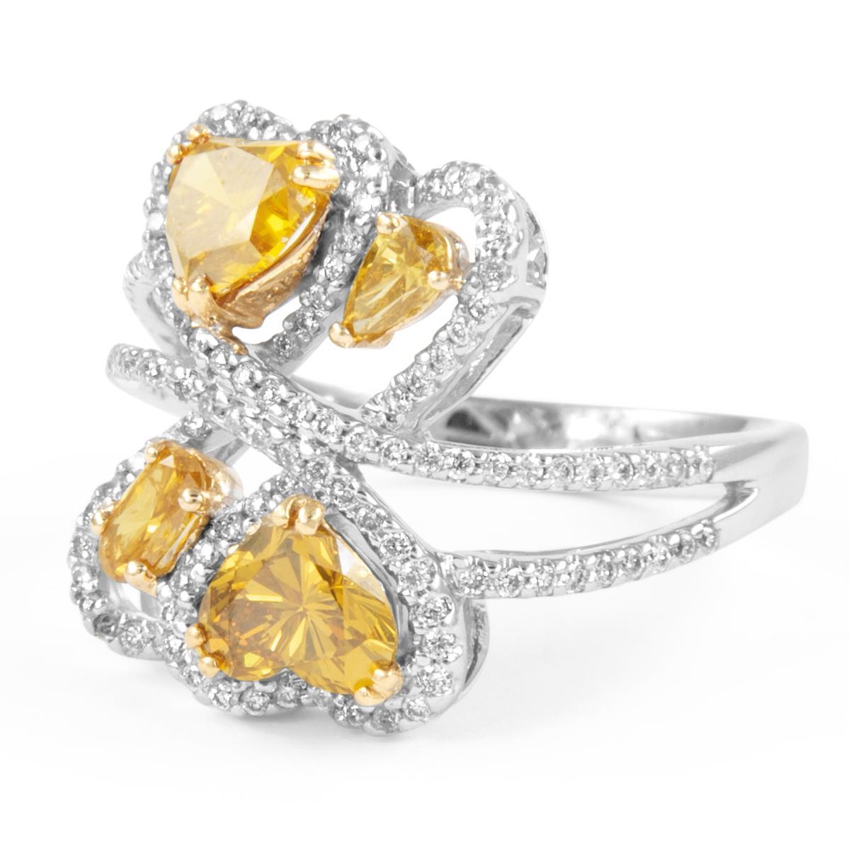 Moderno Anello con motivo a cuore di diamanti giallo bruno-verdastro da 1,81 carati 18k in vendita