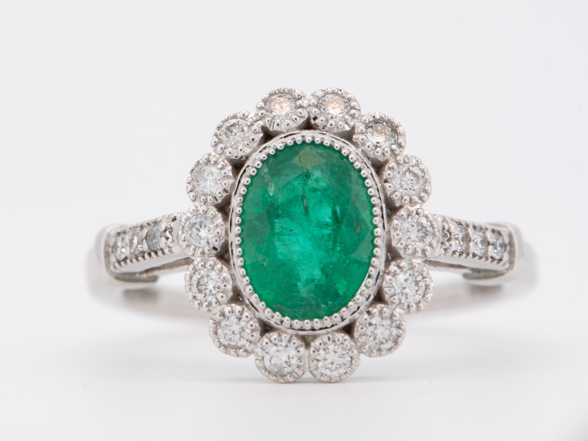 ♥ This is a stunning vintage-inspired art deco style ring, set with an oval emerald in the center, which is then surrounded by white brilliant diamonds in a milgrained scallop halo.
♥ The center emerald is of a beautiful and nicely saturated green