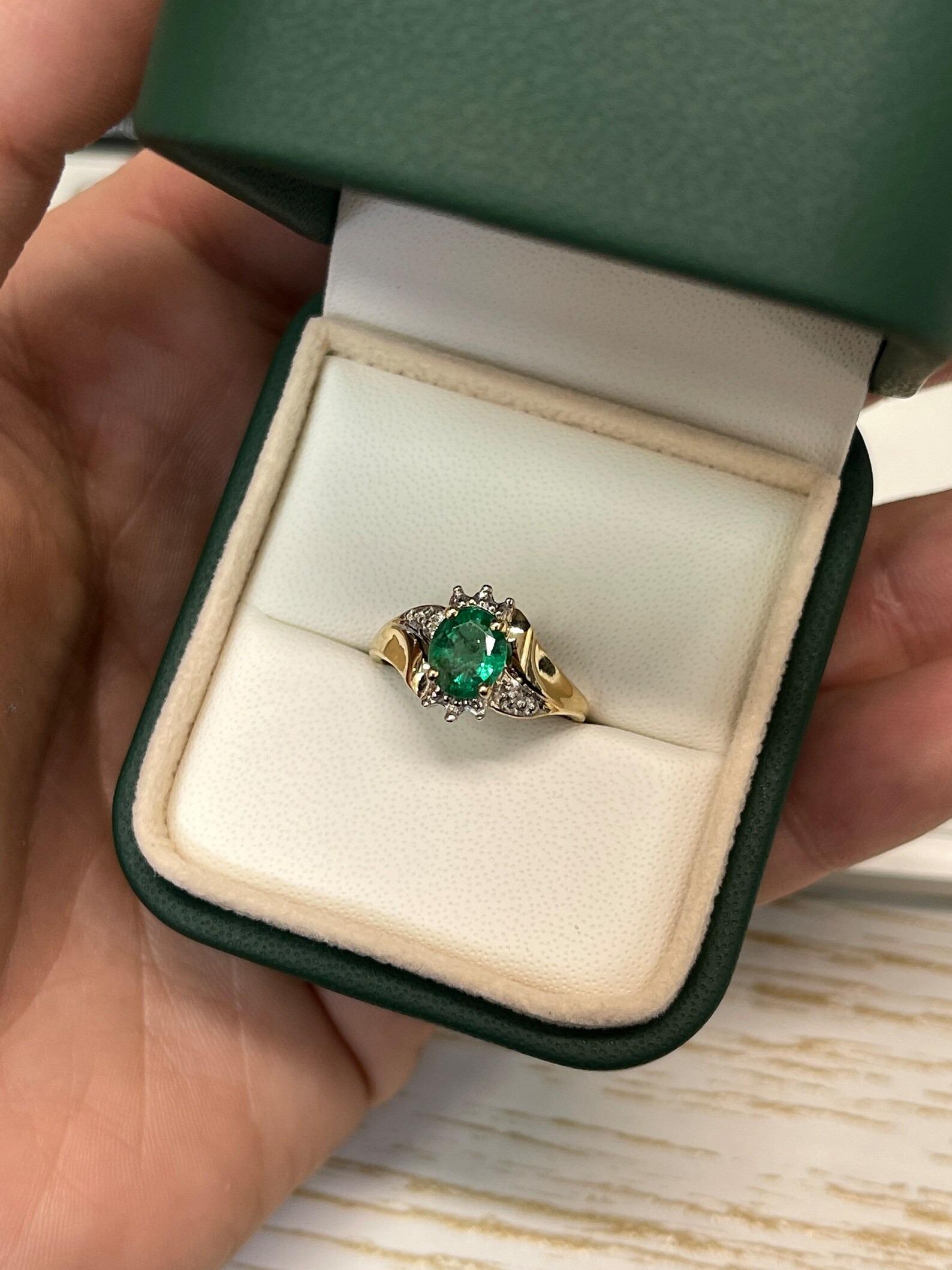 Modern 1.81tcw 14K Natural Emerald & Diamond Accent Statement Ring Two Toned Gold 14K For Sale
