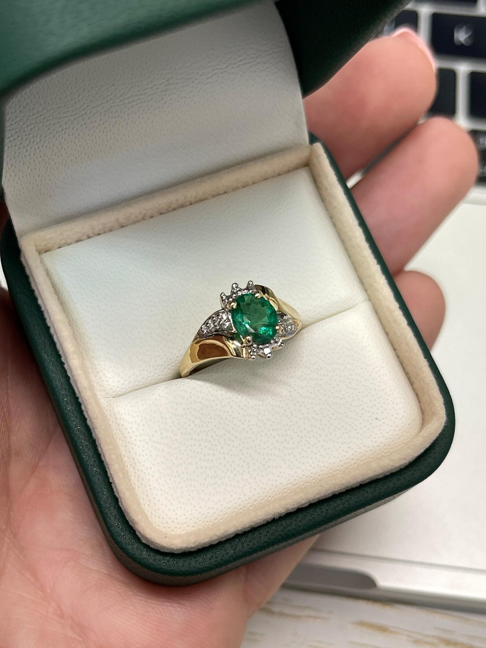Oval Cut 1.81tcw 14K Natural Emerald & Diamond Accent Statement Ring Two Toned Gold 14K For Sale