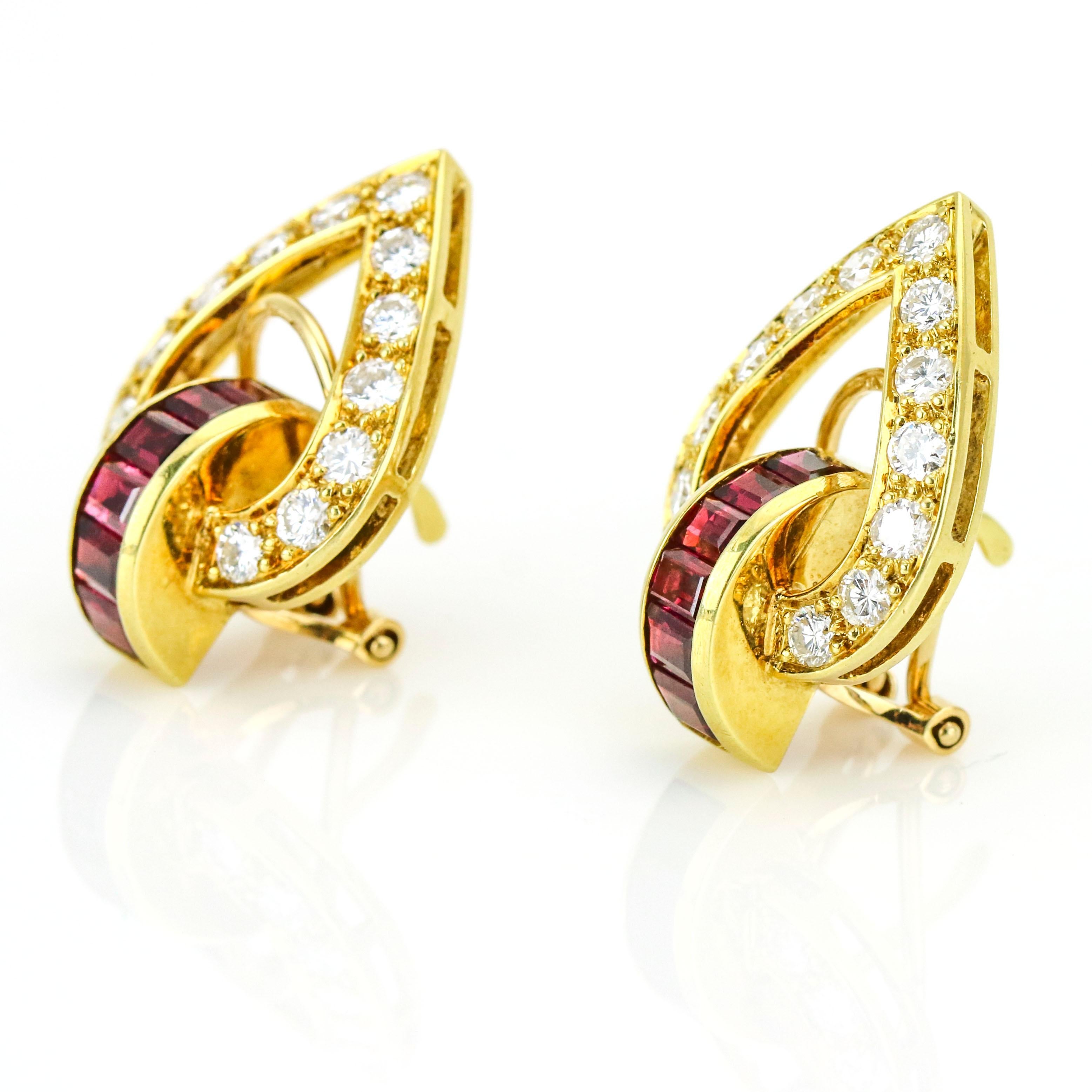 Round Cut 1.82 Carat 18 Karat Yellow Gold Diamond Ruby Earrings For Sale
