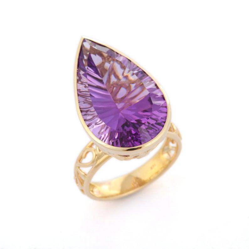 Contemporary 18.2 Carat Amethyst 14 Karat Yellow Gold Ring For Sale