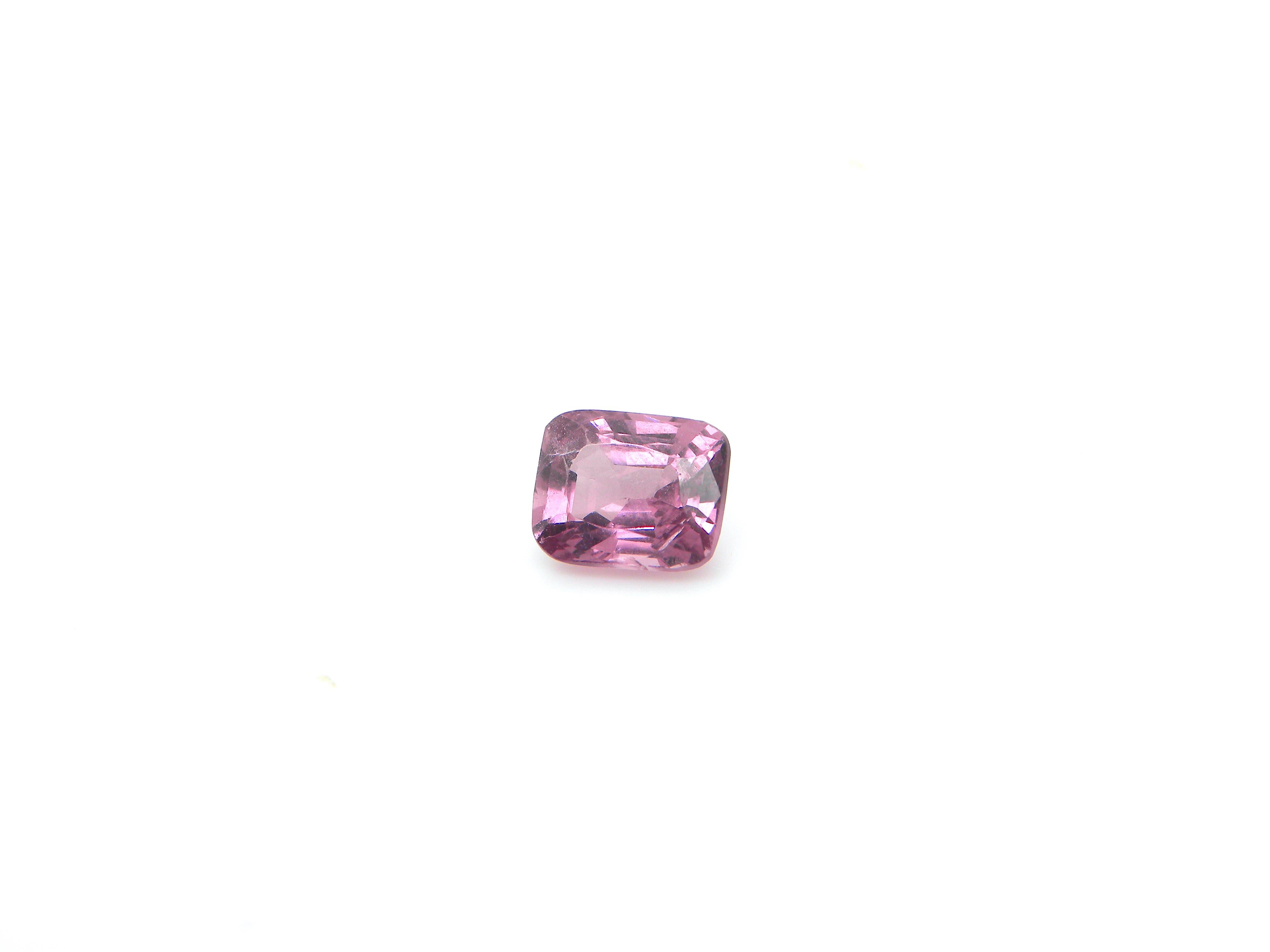 1,82 Karat lila-rosa Spinell, nicht erhitzt, im Kissenschliff im Zustand „Neu“ im Angebot in Hong Kong, HK