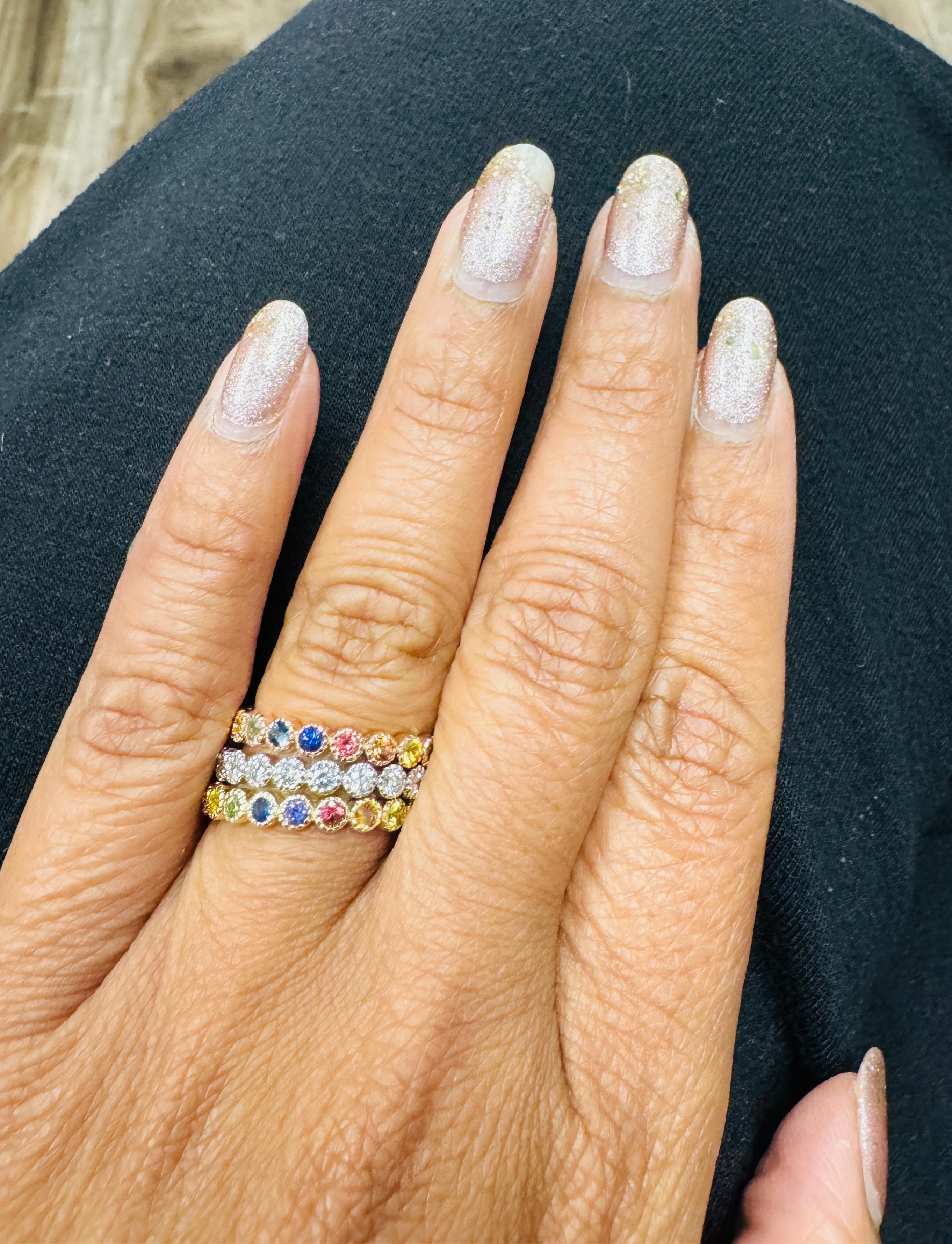 Donna Set di fasce in oro impilabili con zaffiro multicolore da 1,82 carati in vendita