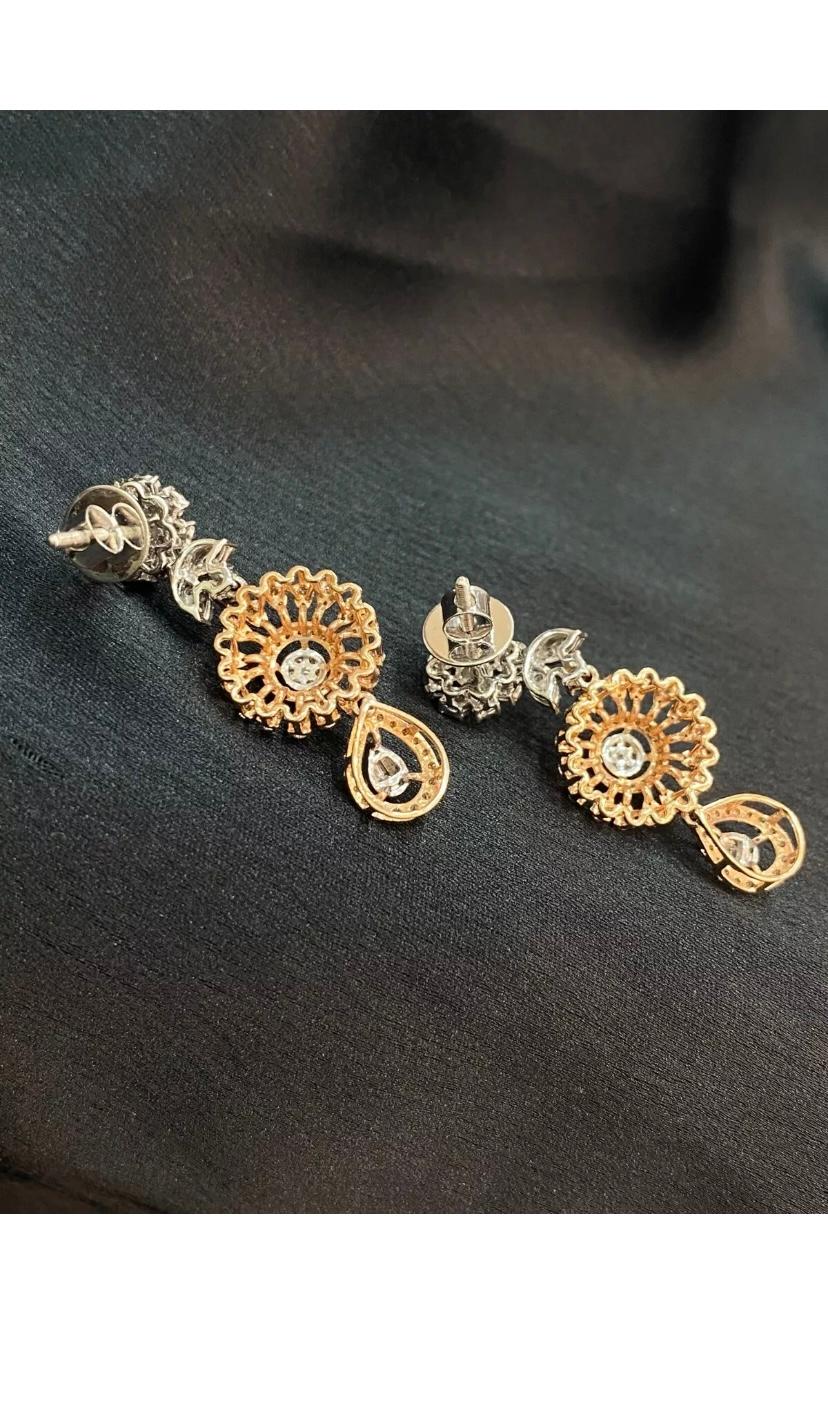 Donna Orecchini in oro con fiori di diamanti naturali da 1,82 carati in vendita