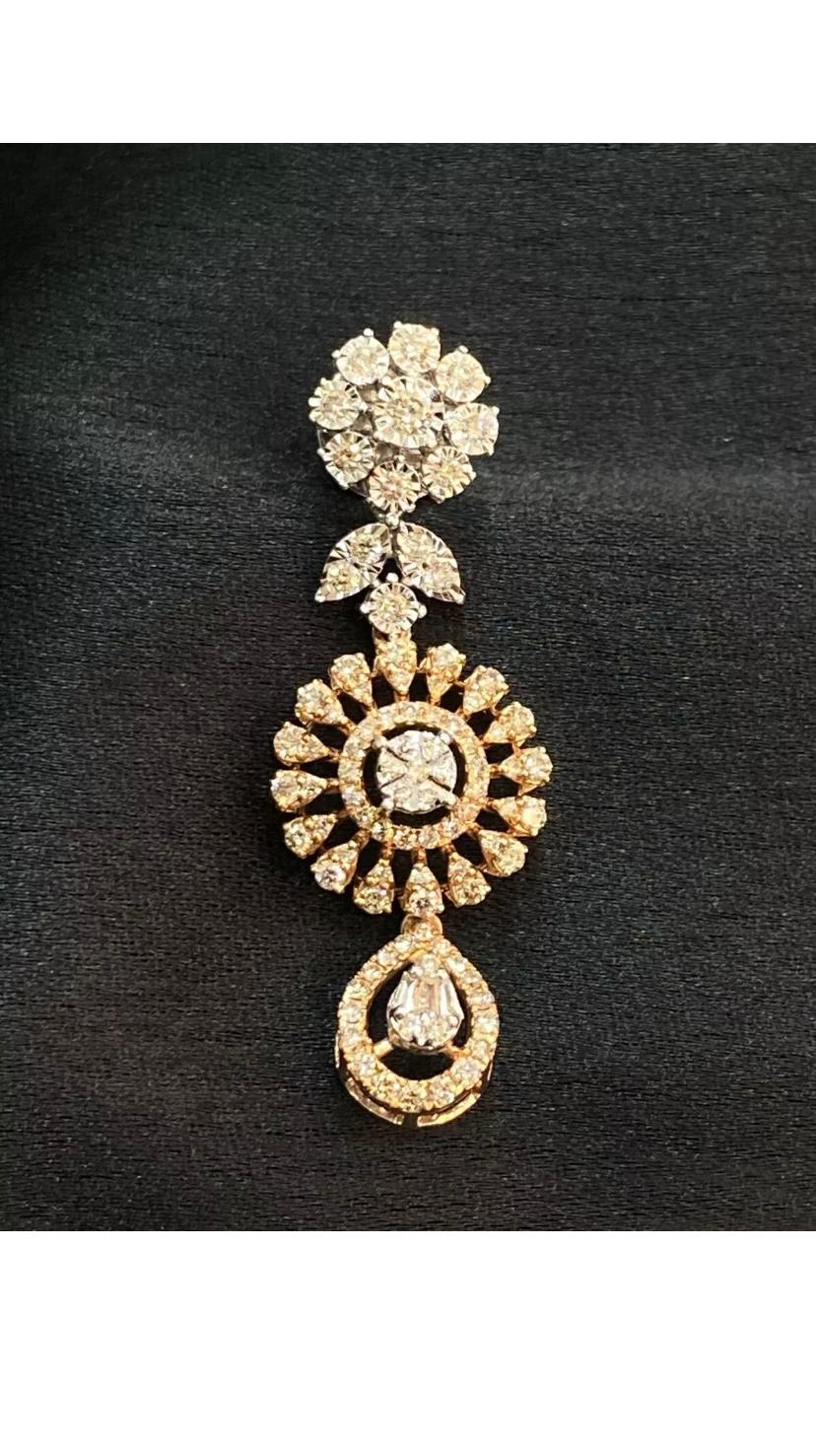 Orecchini in oro con fiori di diamanti naturali da 1,82 carati in vendita 3