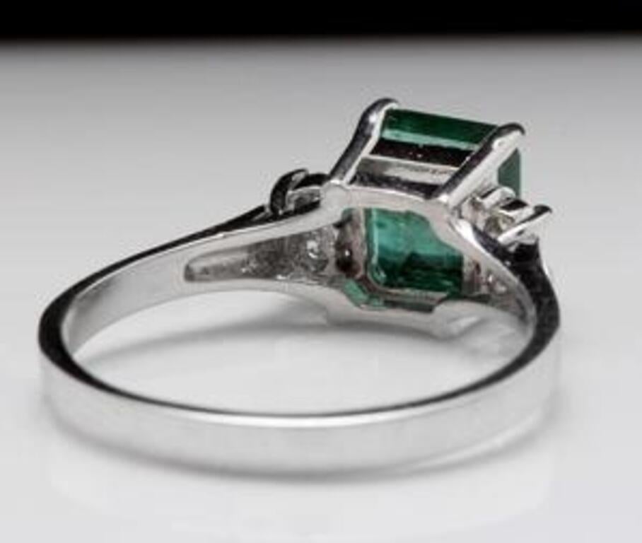 1.82 Carat Natural Emerald and Diamond 14 Karat Solid White Gold Ring In New Condition For Sale In Los Angeles, CA