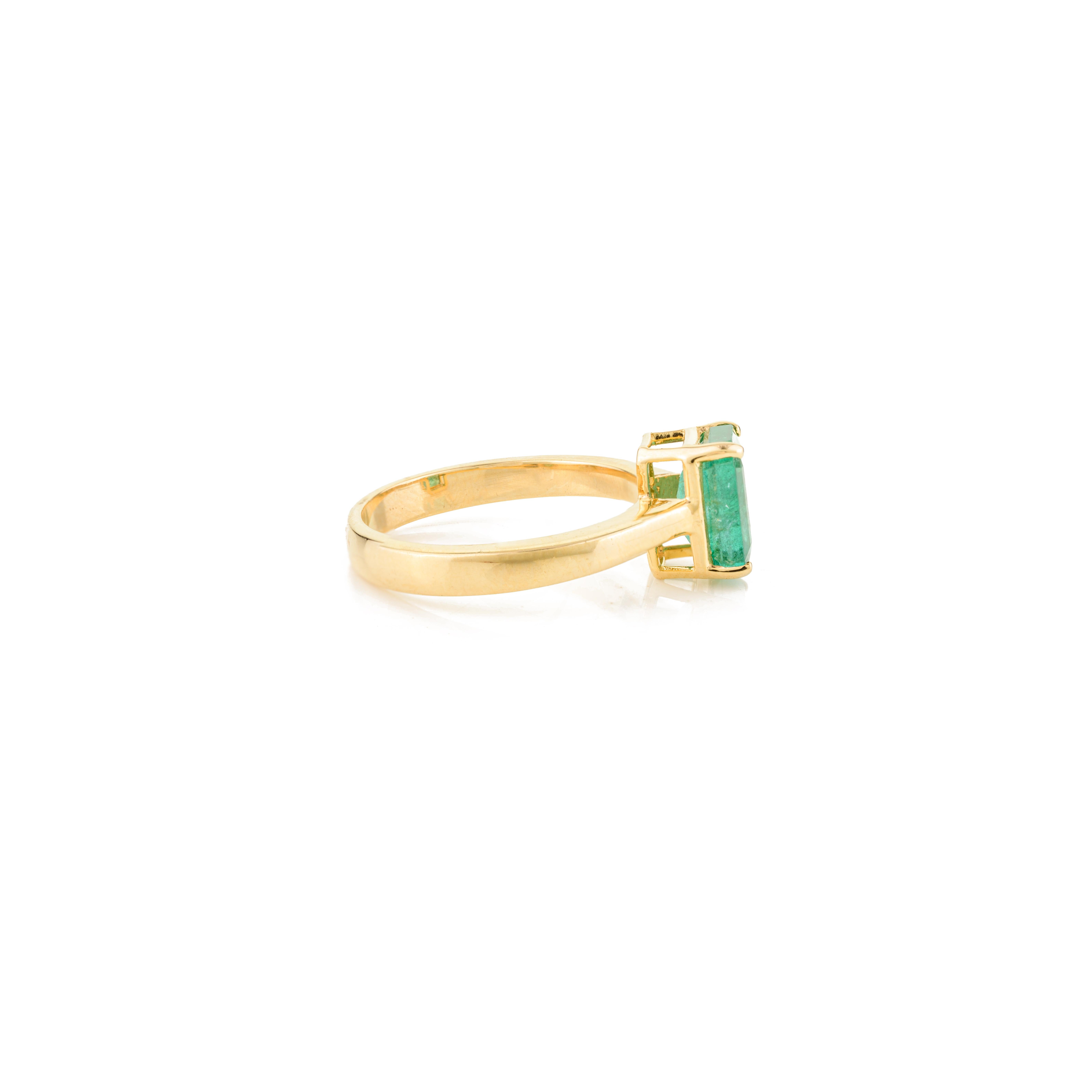 En vente :  1.82 Carat Octagon Emerald Solitaire Unisex en or jaune massif 18k 3
