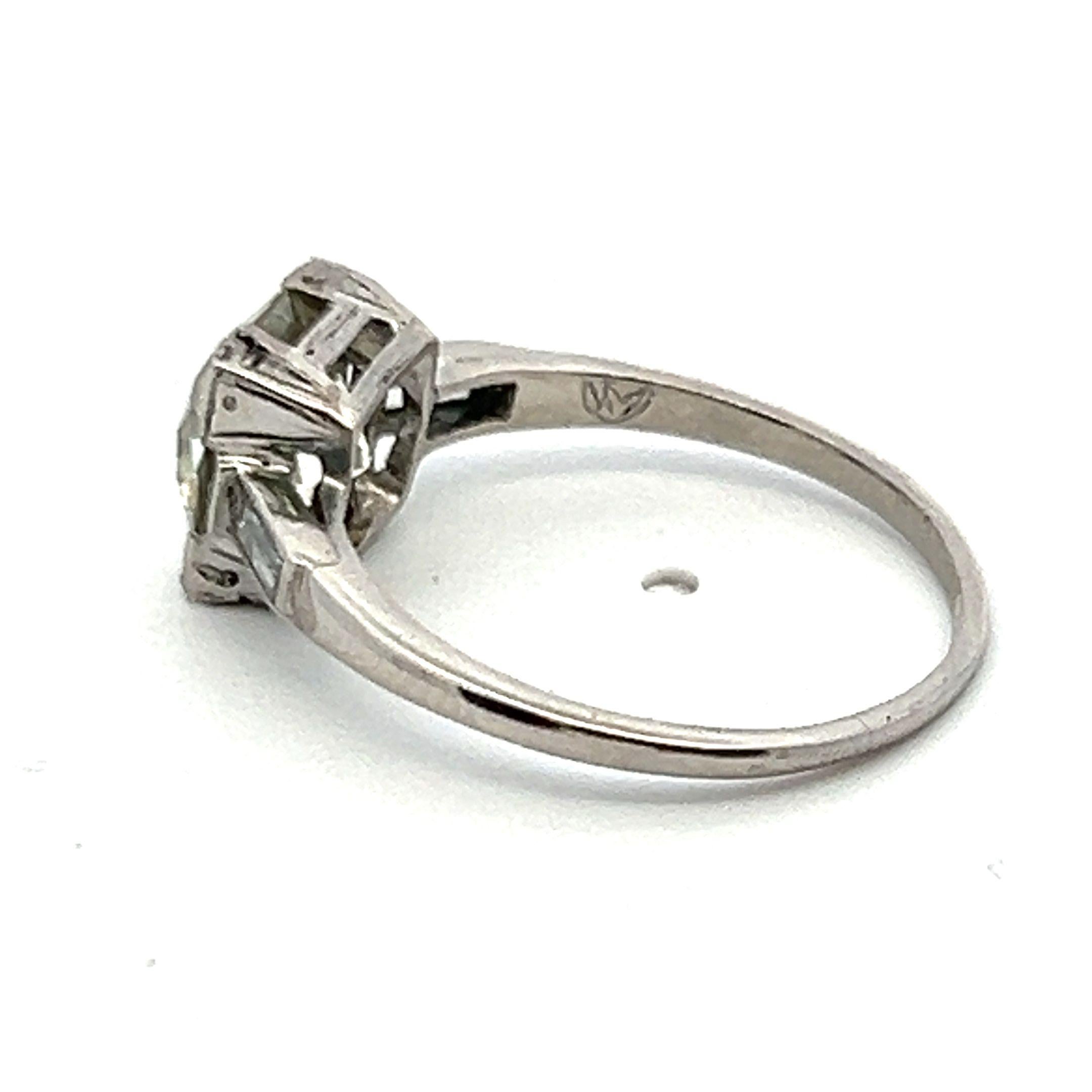 Donna Anello vintage in platino con diamante Baguette e taglio europeo da 1,82 carati in vendita
