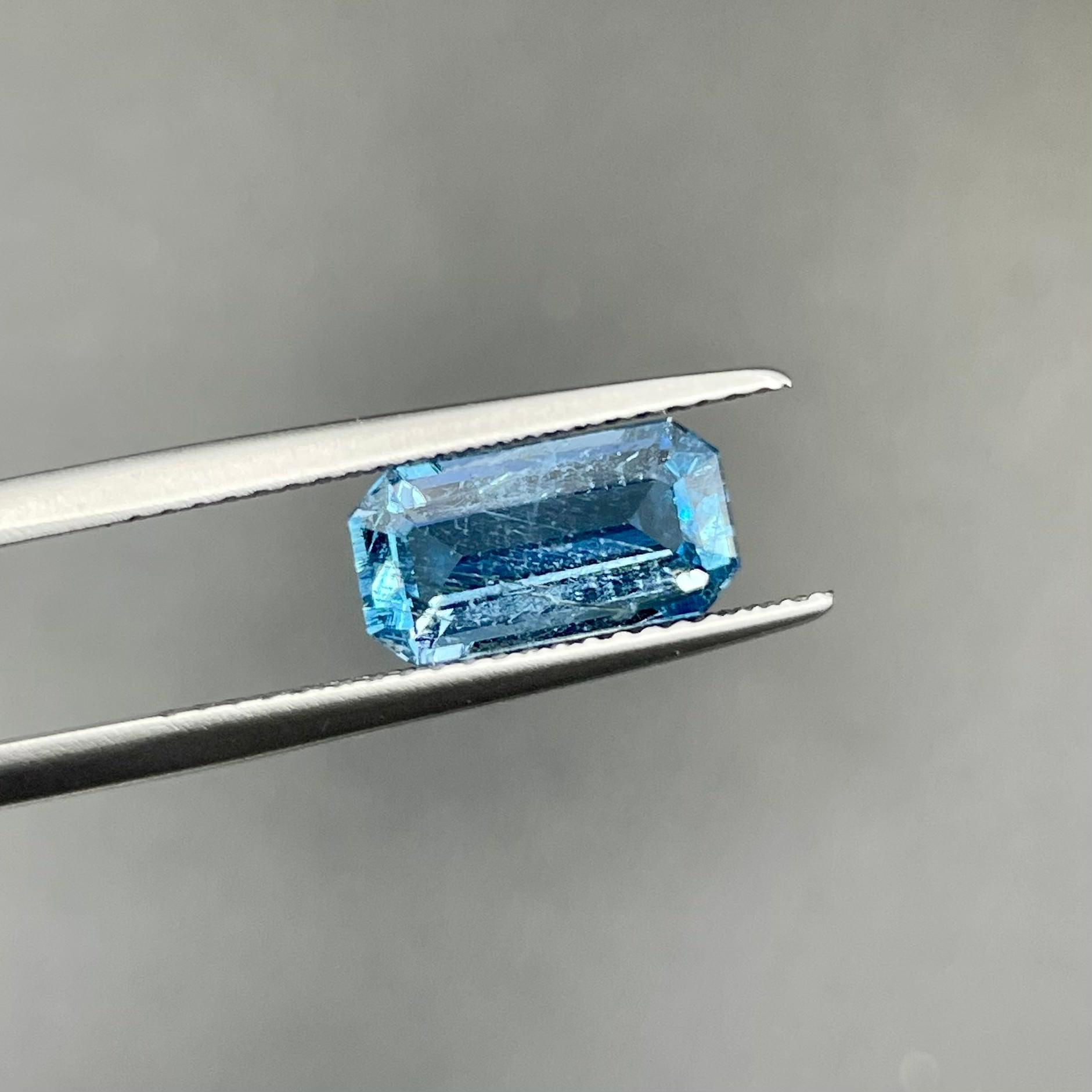 1.82 Carat Precision Emerald Cut Santa Maria Aquamarine Solitaire Ring Loose Gem In New Condition For Sale In Bangkok, TH